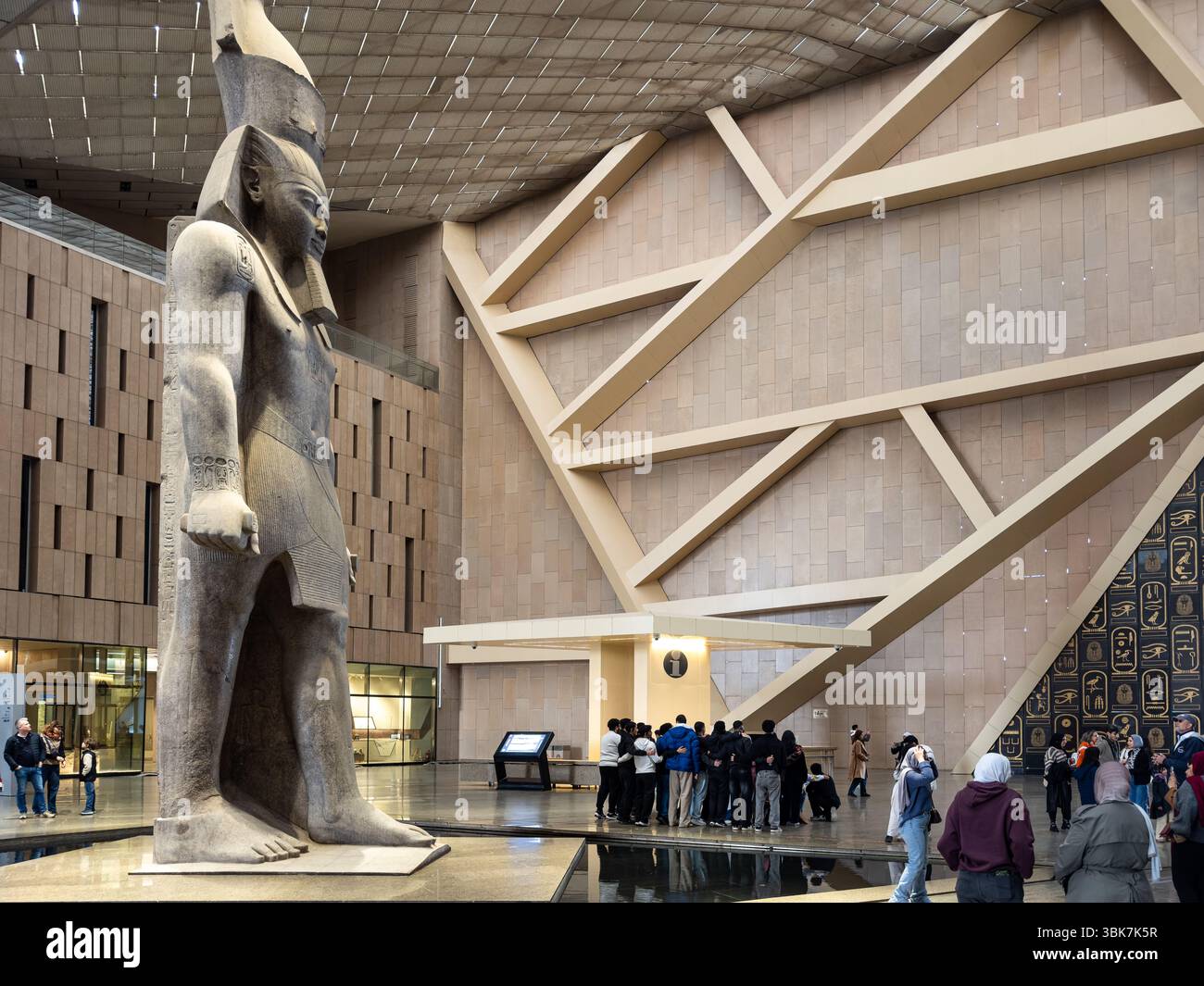 Il Grand Egyptian Museum, noto anche come Giza Museum, è un museo archeologico a Giza, in Egitto Foto Stock