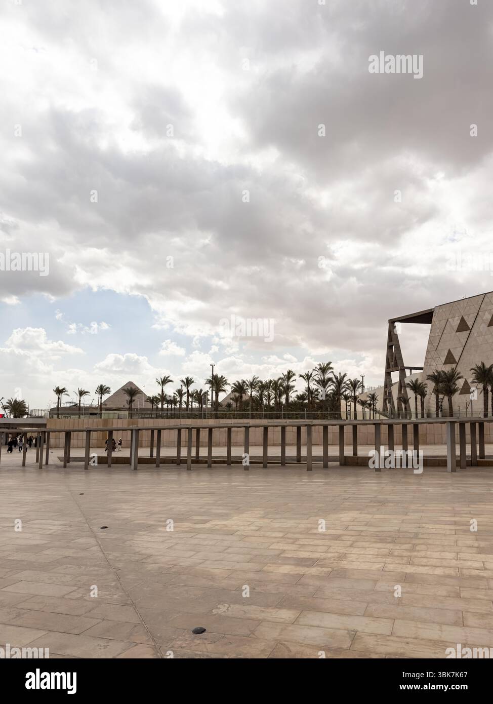 Il Grand Egyptian Museum, noto anche come Giza Museum, è un museo archeologico a Giza, in Egitto Foto Stock