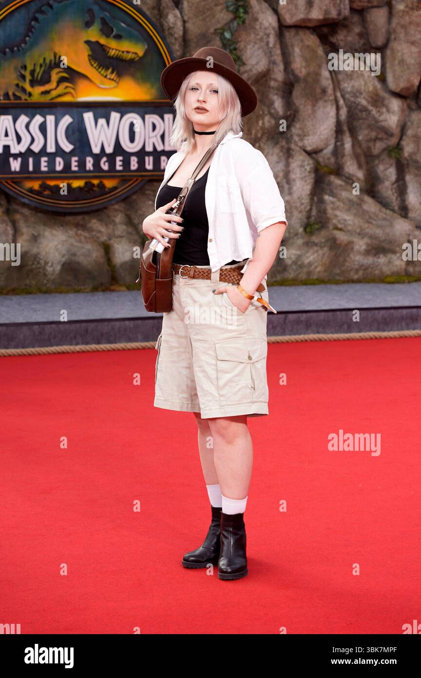 Jimse bei der Premiere des Kinofilms Jurassic World: Rebirth / Jurassic World: Die Wiedergeburt im Zoo Palast. Berlino, 18.06.2025 *** Jimse alla prima del film Jurassic World Rebirth Jurassic World Die Wiedergeburt allo Zoo Palast Berlin, 18 06 2025 foto:XT.xBartillax/xFuturexImagex jurassic berlin 5616 Foto Stock