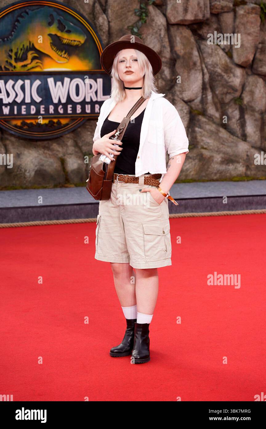 Jimse bei der Premiere des Kinofilms Jurassic World: Rebirth / Jurassic World: Die Wiedergeburt im Zoo Palast. Berlino, 18.06.2025 *** Jimse alla prima del film Jurassic World Rebirth Jurassic World Die Wiedergeburt allo Zoo Palast Berlin, 18 06 2025 foto:XT.xBartillax/xFuturexImagex jurassic berlin 5617 Foto Stock