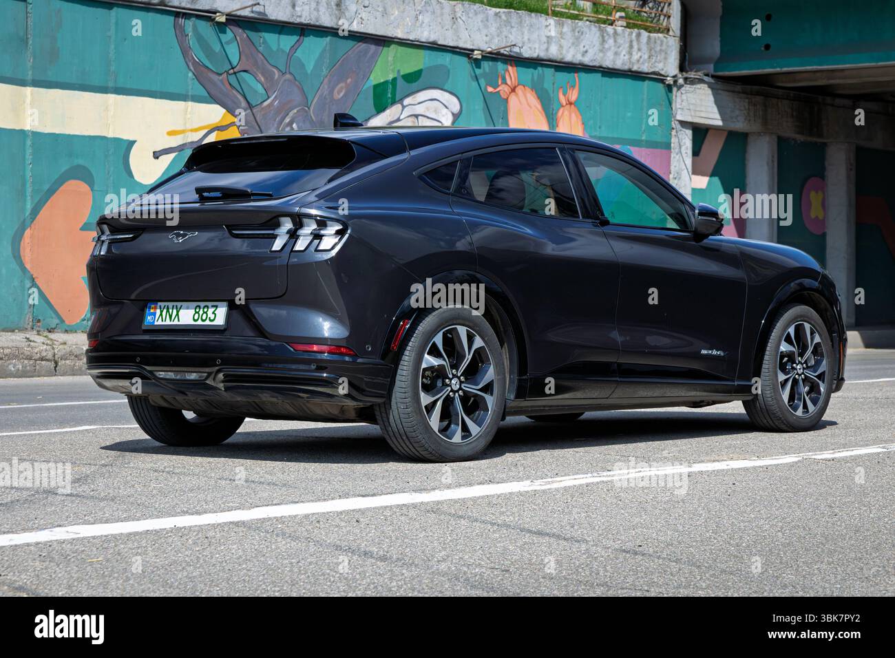Chisinau, Moldavia - 13 aprile 2025: Ford Mustang Mach-E4 X Electric Foto Stock
