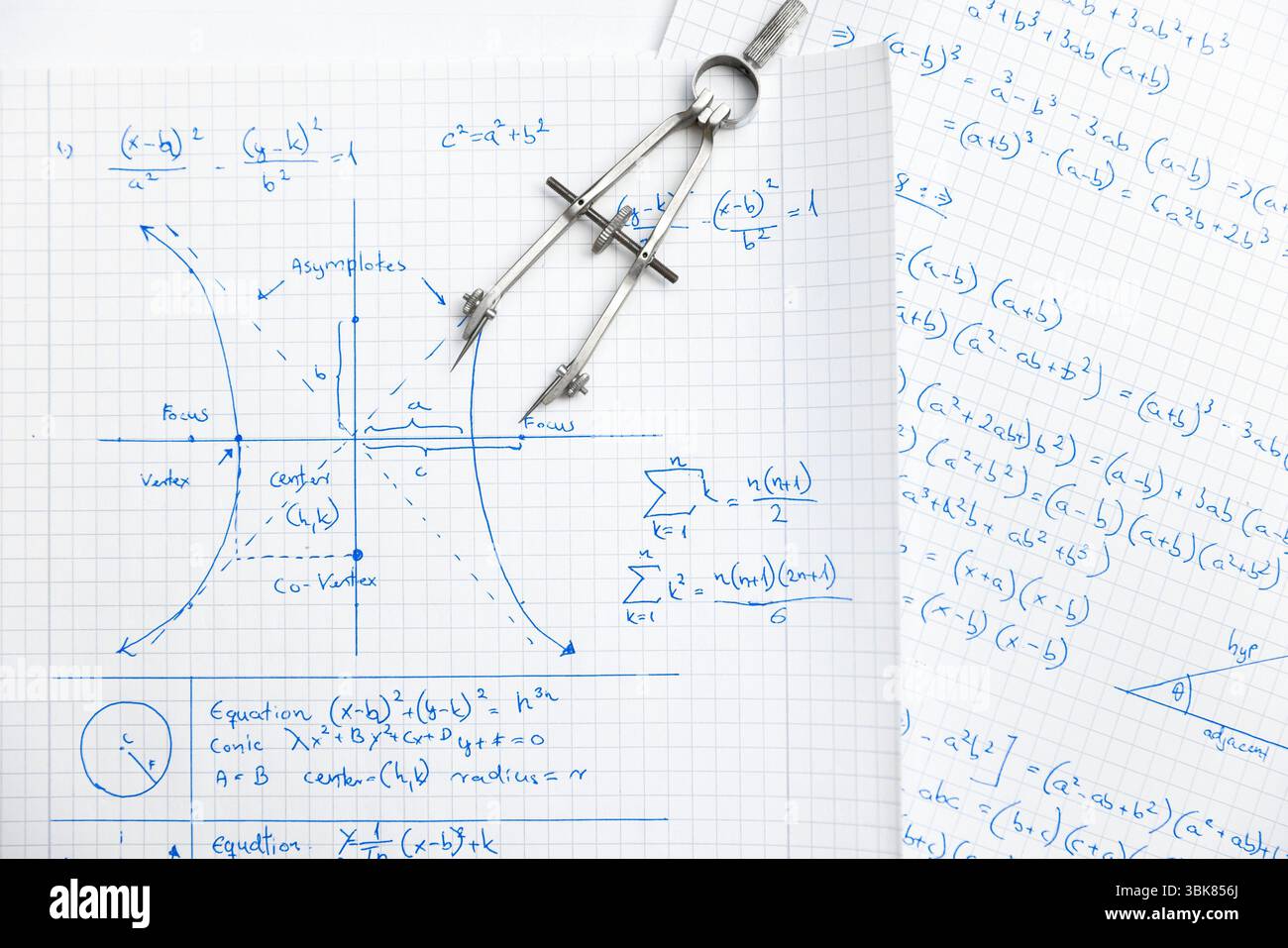 Calligrafia matematica in primo piano notebook Foto Stock