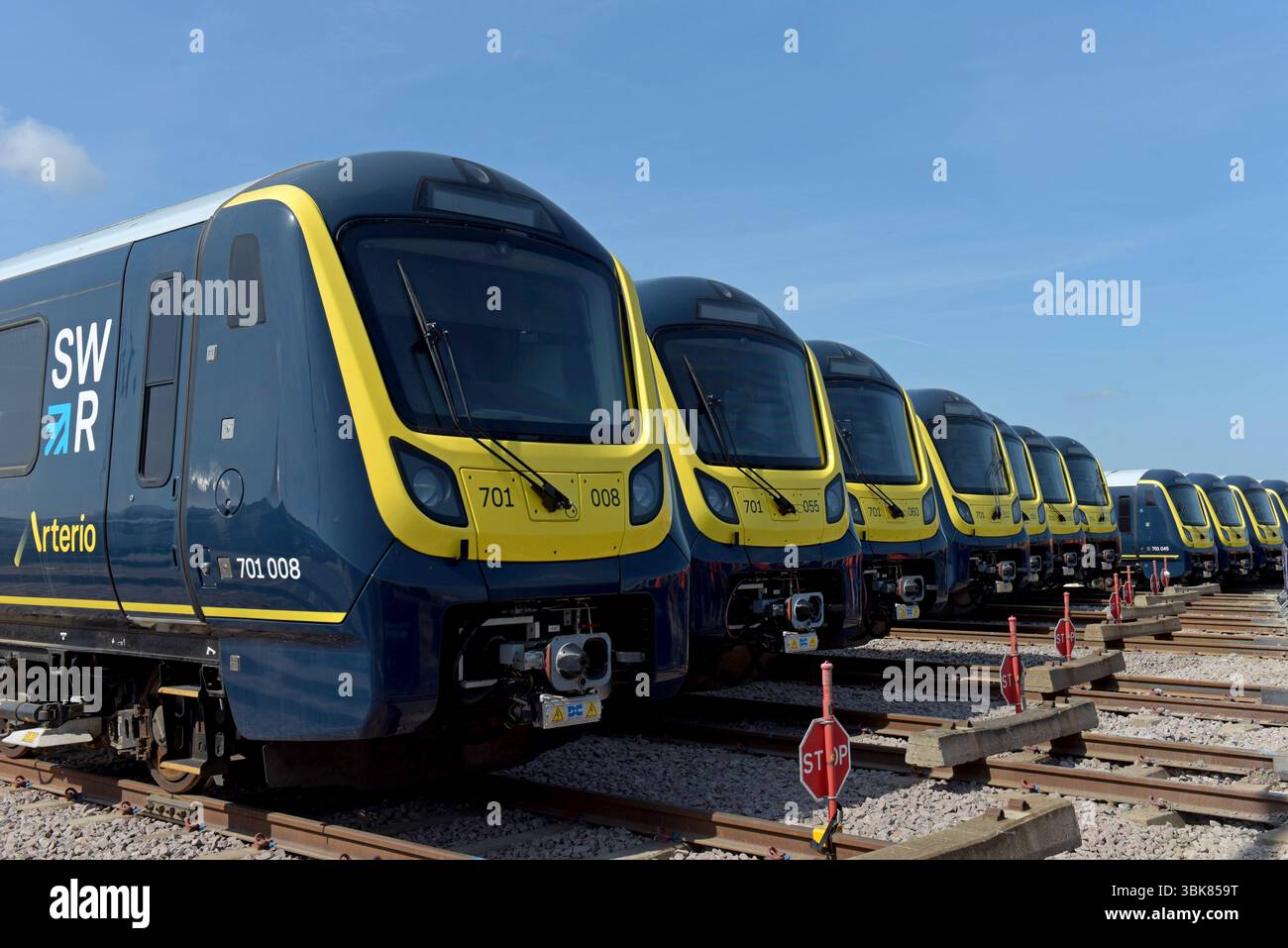 New South Western Railway SWR Arterio classe 701 Alstom treni in deposito presso il deposito di Long Marston Rail, Warwickshire, giugno 2025 Foto Stock