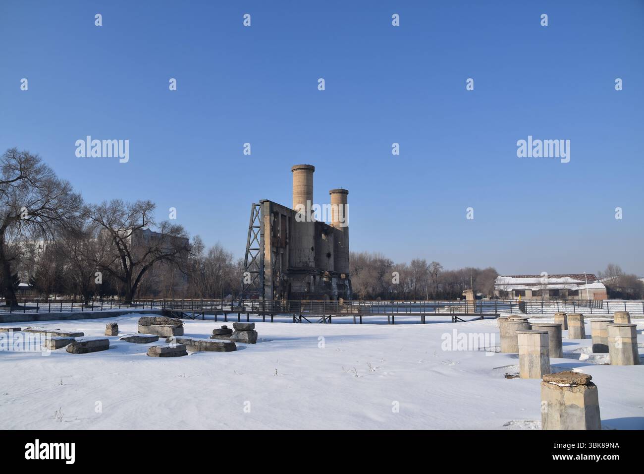 I resti abbandonati della sala caldaia dell'unità 731 ad Harbin, in Cina Foto Stock
