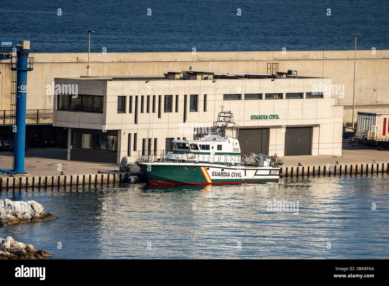 Strutture portuali della Guardia civile, Porto di Barcellona, ​​Catalonia, Spagna Foto Stock