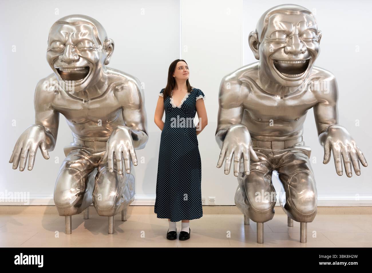 Christie's, Londra, Regno Unito. 19 giugno 2025. L'asta d'arte del dopoguerra fino ad oggi del 20/21 secolo si svolge il 26 giugno. Le opere principali includono: Yue Minjun, il cammino di Dio, stima: £ 50.000-70.000. Crediti: Malcolm Park/Alamy Live News Foto Stock