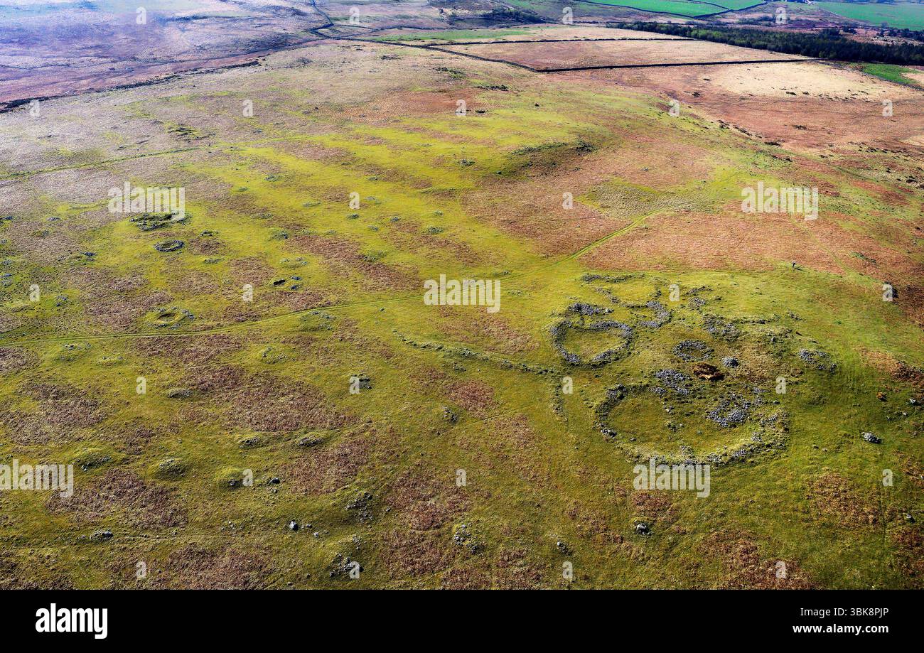 Barnscar Romano cascina britannica nel Neolitico, età del bronzo, cairnfield, cerchi di capanne, piste e campi di coltivazione. Birkby Fell, Cumbria. Visualizza su se Foto Stock