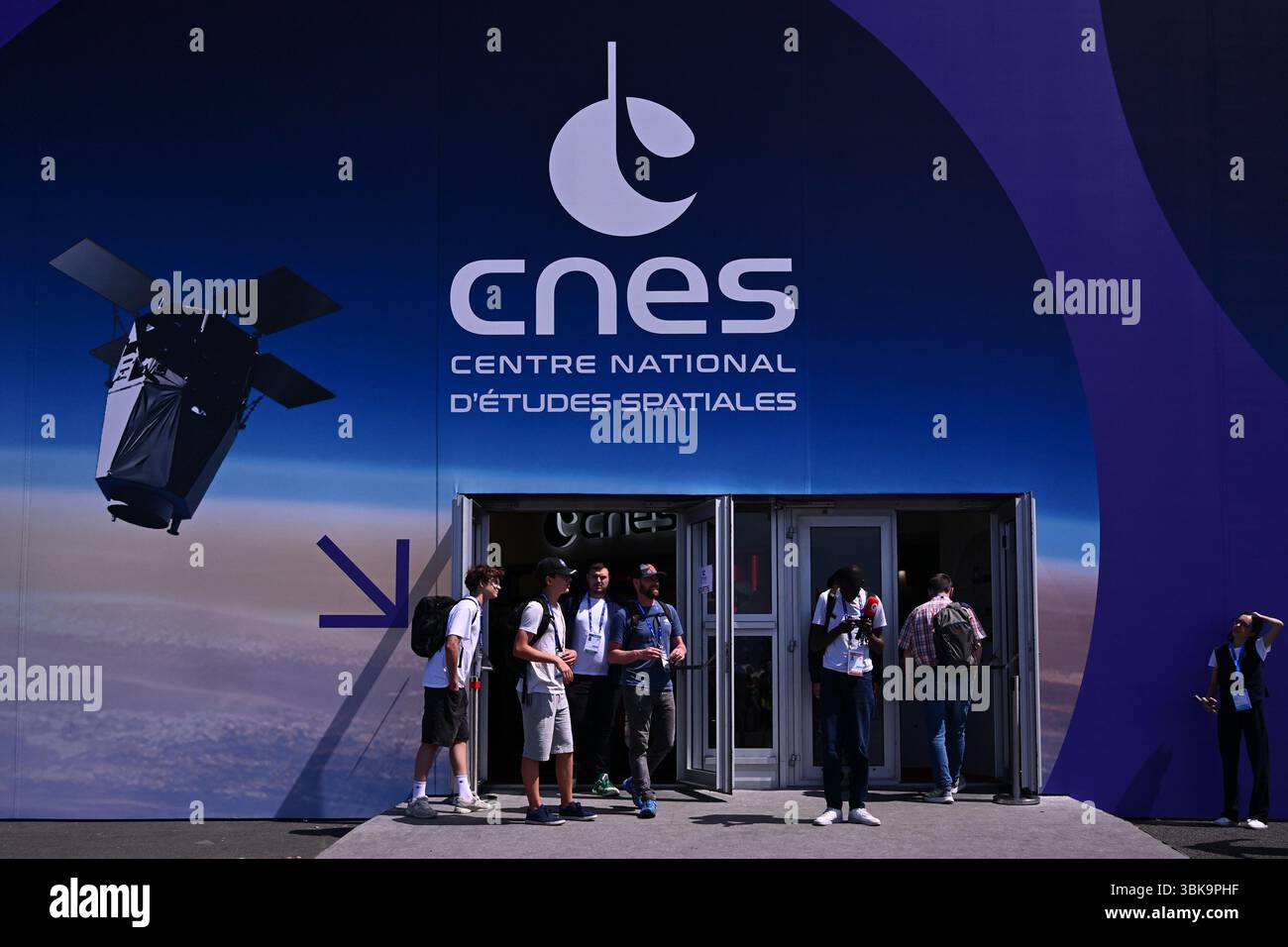 Le Bourget, Francia. 18 giugno 2025. Il Padiglione del CNES (Centro Nazionale per gli studi spaziali) durante il 55° Salone Internazionale di Parigi (SIAE) presso l'Aeroporto Paris-le Bourget, a le Bourget, a nord di Parigi, il 19 giugno 2025. - 18/06/2025 - Francia/le Bourget - Julien Mattia/le Pictorium credito: LE PICTORIUM/Alamy Live News Foto Stock