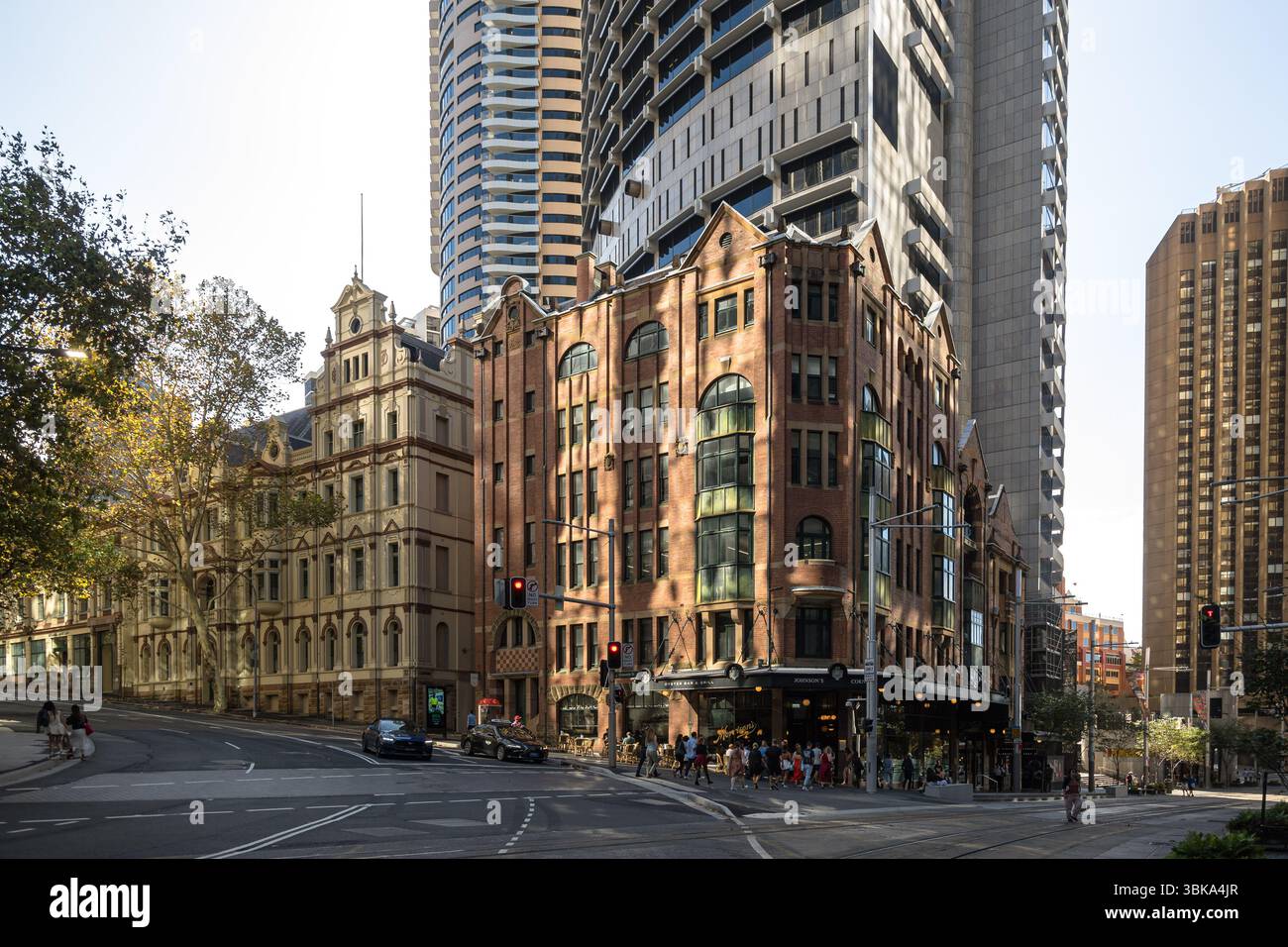 Johnson's Building in George Street nel CBD di Sydney nel pomeriggio Foto Stock