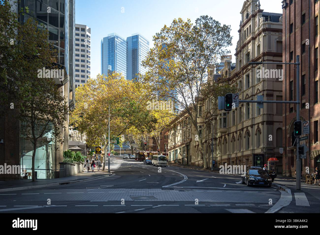 Guardando verso ovest su Grosvenor Street nel CBD di Sydney Foto Stock