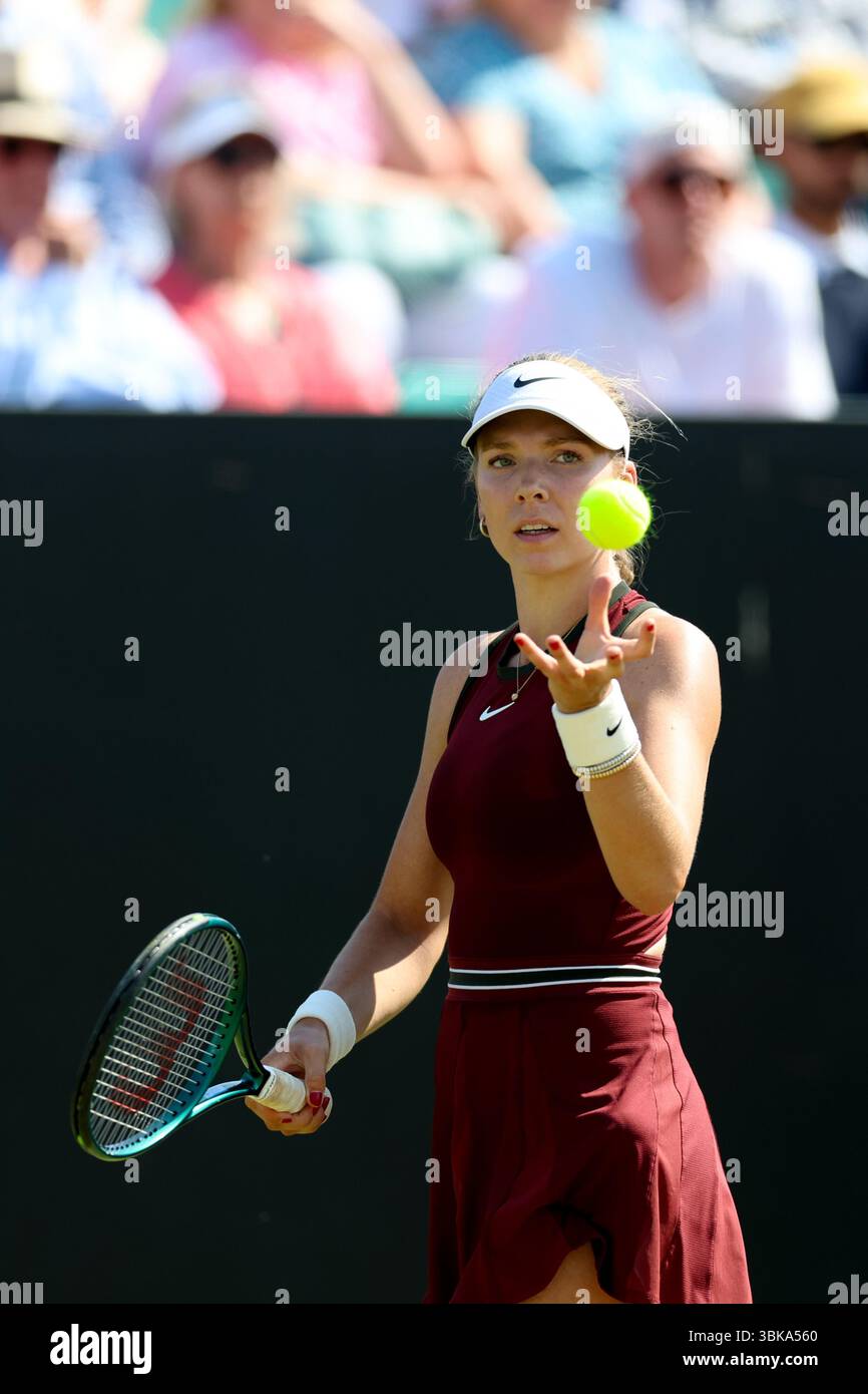 Katie Boulter (GBR) nella sua partita contro Sonay Kartal (GBR) nel round del 16 durante il round di qualificazione del giorno 2 del Lexus Nottingham Open Tennis Open il 14 giugno 2025 Foto Stock