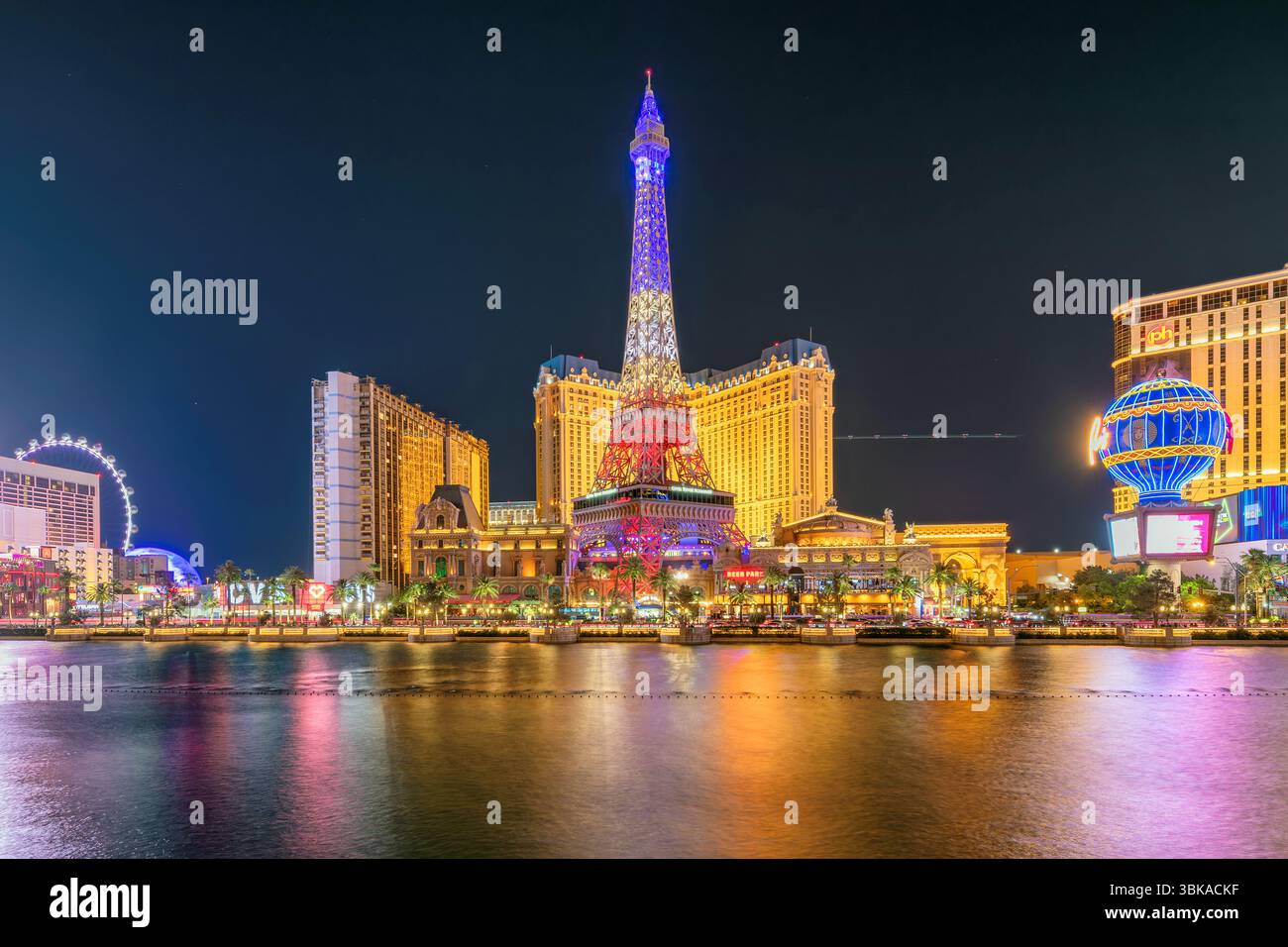 Vista notturna della Strip di Las Vegas, vista di notte a Las Vegas, Nevada Foto Stock