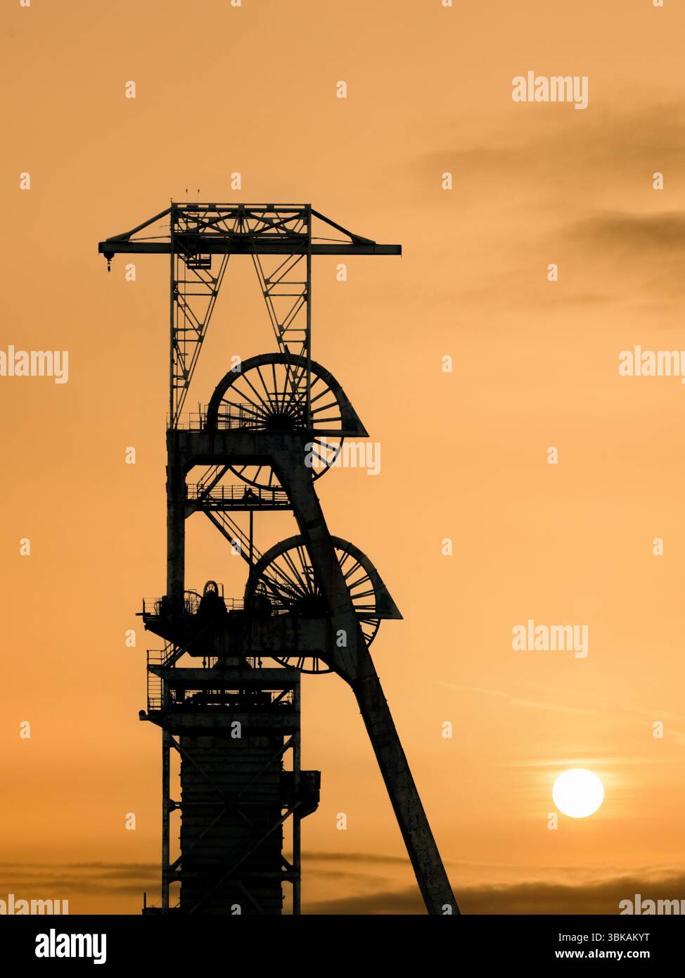Miniera di carbone nel Regno Unito. Storica miniera di carbone nel Nottinghamshire. Reliquia della rivoluzione industriale. I minatori e i minatori del carbone colpiscono la storia Foto Stock