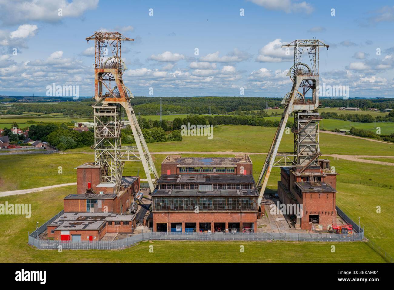 Giacimenti minerari di carbone a Clipstone, Nottinghamshire. Reliquie dell'era mineraria e industriale. I minatori scioperano e l'estrazione del carbone per i combustibili fossili. Foto Stock