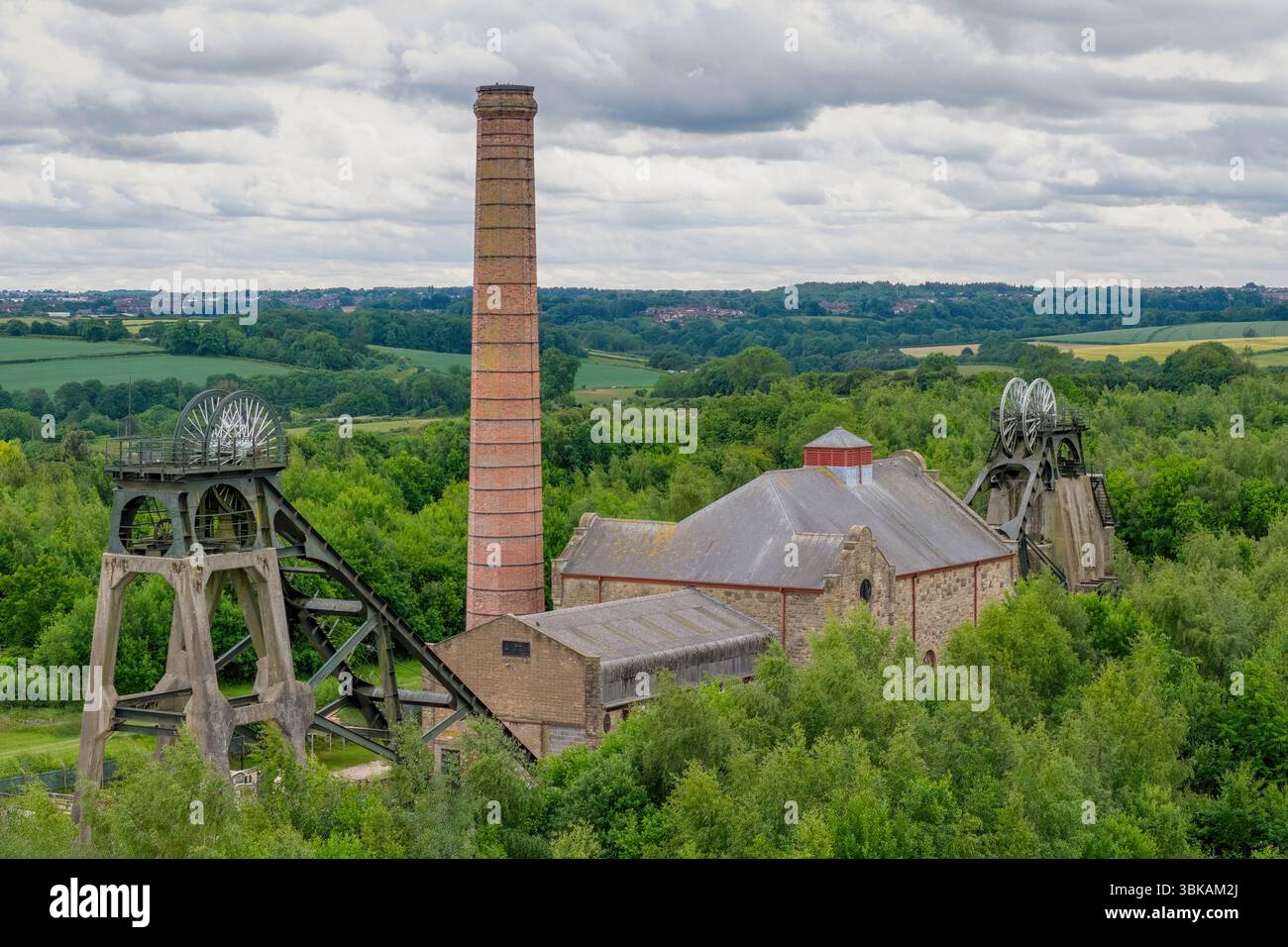 Miniera di carbone nel Regno Unito. Storica miniera di carbone nel Nottinghamshire. Reliquia della rivoluzione industriale. I minatori e i minatori del carbone colpiscono la storia Foto Stock