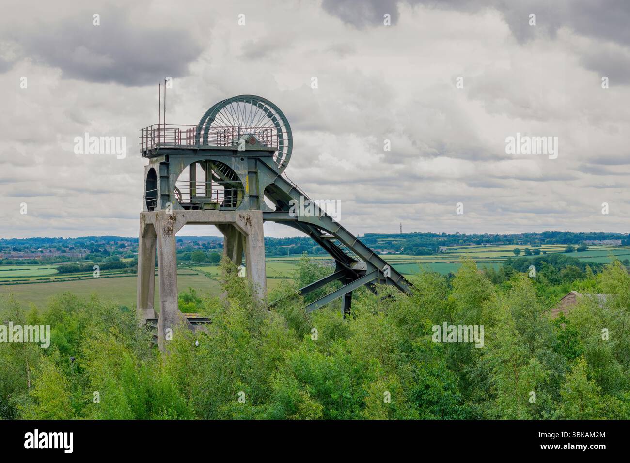Miniera di carbone nel Regno Unito. Storica miniera di carbone nel Nottinghamshire. Reliquia della rivoluzione industriale. I minatori e i minatori del carbone colpiscono la storia Foto Stock