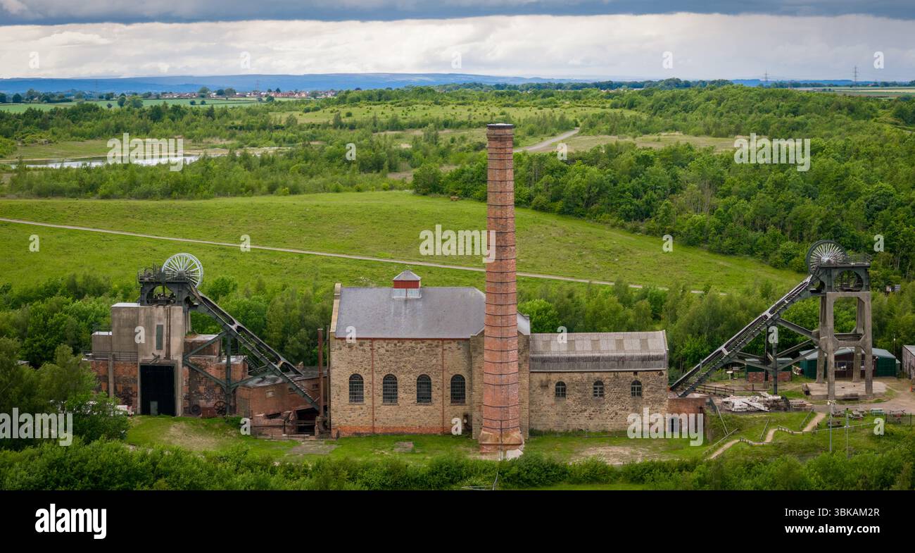 Miniera di carbone nel Regno Unito. Storica miniera di carbone nel Nottinghamshire. Reliquia della rivoluzione industriale. I minatori e i minatori del carbone colpiscono la storia Foto Stock