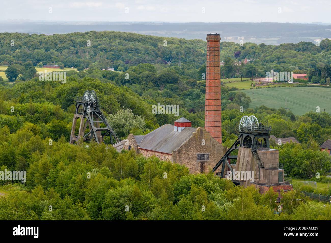 Miniera di carbone nel Regno Unito. Storica miniera di carbone nel Nottinghamshire. Reliquia della rivoluzione industriale. I minatori e i minatori del carbone colpiscono la storia Foto Stock