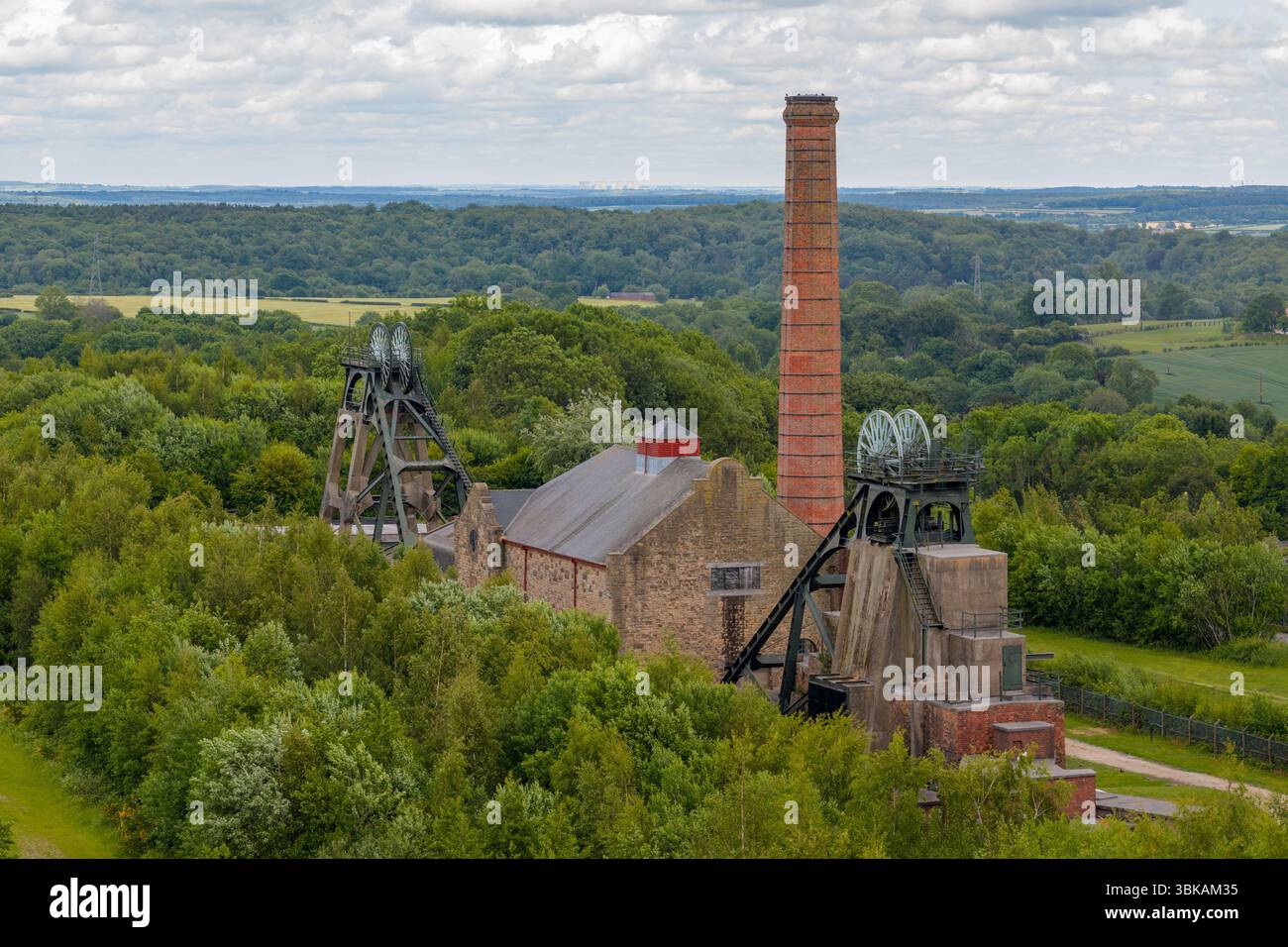 Miniera di carbone nel Regno Unito. Storica miniera di carbone nel Nottinghamshire. Reliquia della rivoluzione industriale. I minatori e i minatori del carbone colpiscono la storia Foto Stock