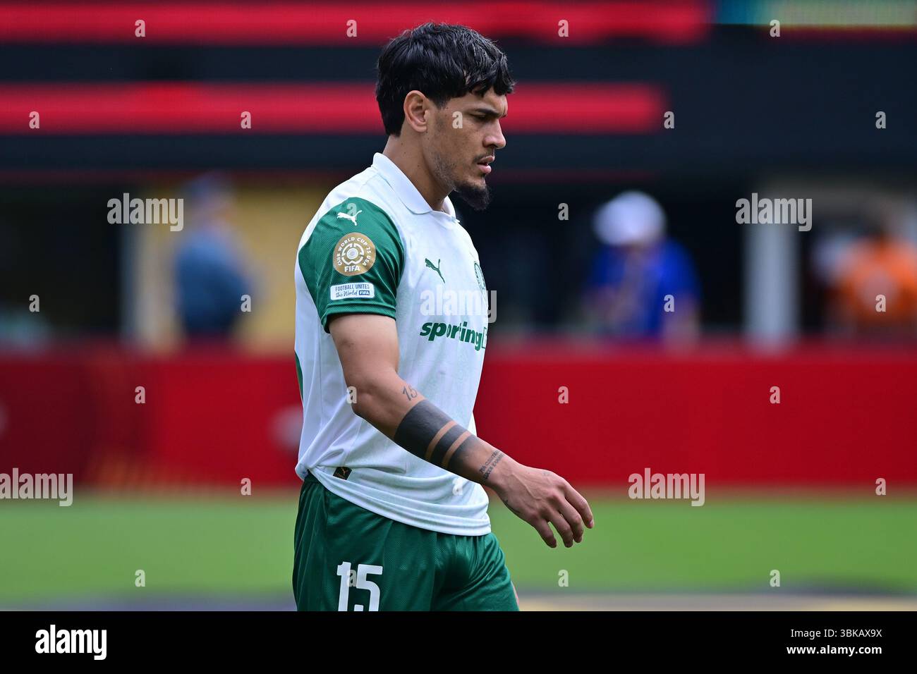 NEW YORK (NY), 06/19/2025 - CLUB WORLD CUP/PALMEIRAS X AL-ALHY(EGY) - Gustavo Goméz da Palmeiras , durante la partita tra PALMEIRAS X AL-ALHY(EGY), valida per il secondo round della fase a gironi della Coppa del mondo FIFA Club 2025, tenutasi al MetLife Stadium, New Jersey, il 19. (Foto: Eduardo Carmim/Alamy Live News) Foto Stock