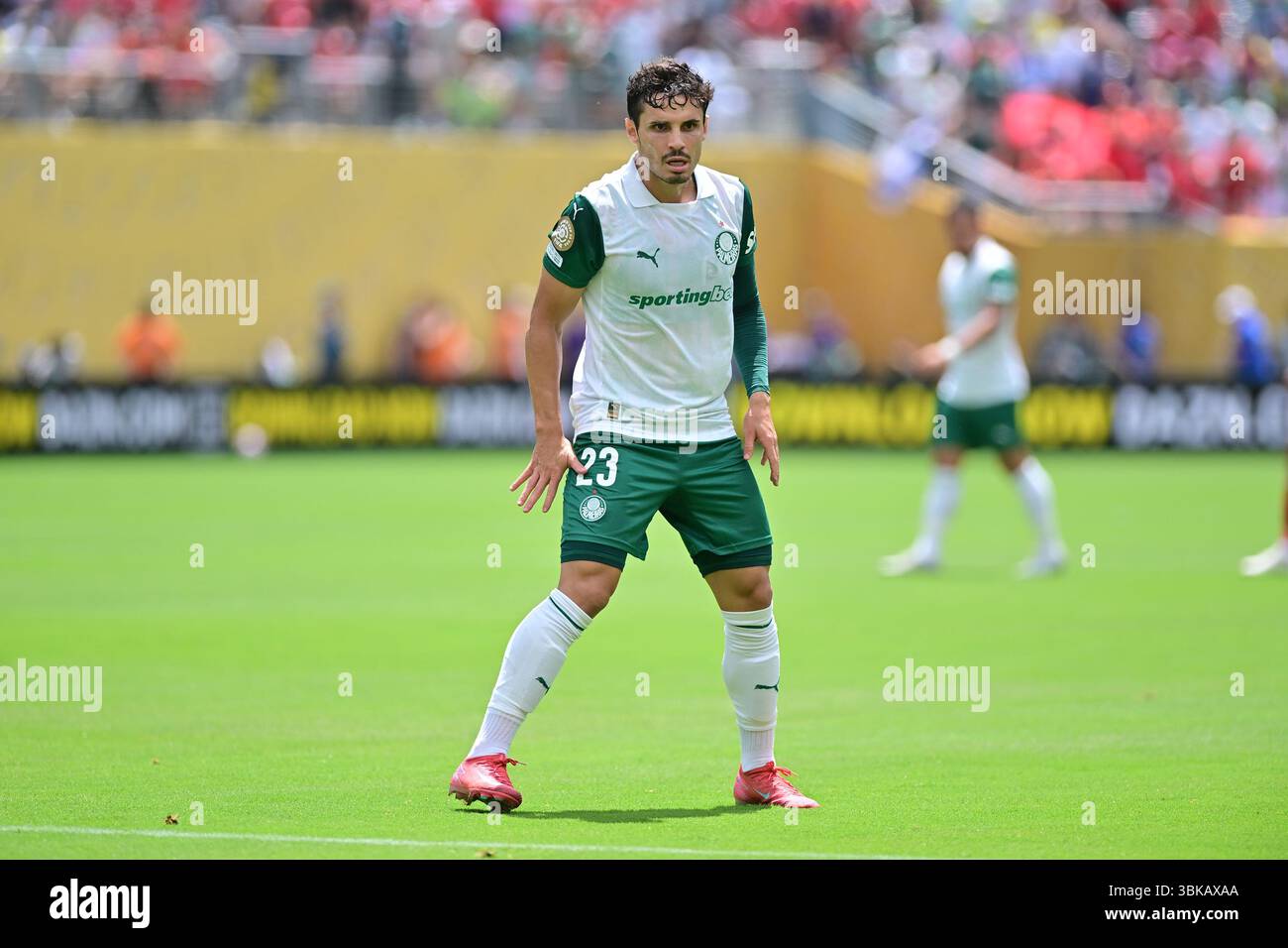 NEW YORK (NY), 06/19/2025 - CLUB WORLD CUP/PALMEIRAS X AL-ALHY(EGY) - Raphael Veiga del Palmeiras , durante la partita tra IL PALMEIRAS X AL-ALHY (EGY), valida per il secondo turno della fase a gironi della Coppa del mondo per club 2025, tenutasi presso il MetLife Stadium, in New Jersey, il giorno 19. (Foto: Eduardo Carmim/Alamy Live News) Foto Stock