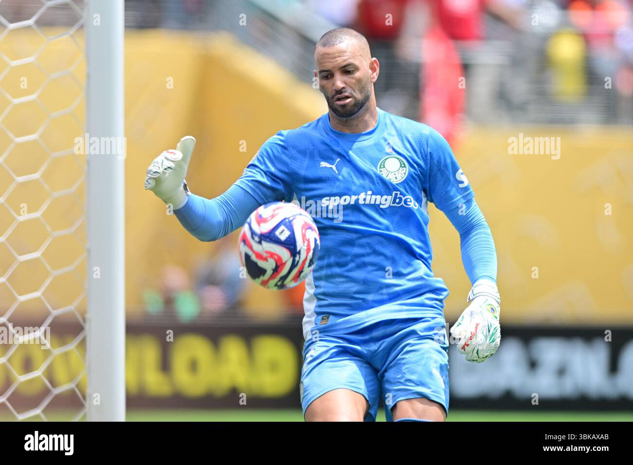 NEW YORK (NY), 06/19/2025 - CLUB WORLD CUP/PALMEIRAS X AL-ALHY(EGY) - Weverton da Palmeiras , durante la partita tra PALMEIRAS X AL-ALHY(EGY), valida per il secondo round della fase a gironi della Coppa del mondo FIFA Club 2025, tenutasi presso il MetLife Stadium, New Jersey, il giorno 19. (Foto: Eduardo Carmim/Alamy Live News) Foto Stock