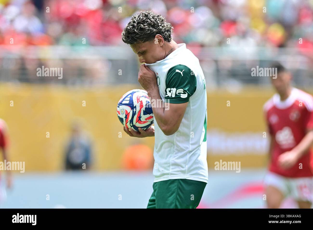NEW YORK (NY), 06/19/2025 - CLUB WORLD CUP/PALMEIRAS X AL-ALHY(EGY) - Richard Rios del Palmeiras, durante la partita tra IL PALMEIRAS X AL-ALHY (EGY), valida per il secondo turno della fase a gironi della Coppa del mondo per club 2025, tenutasi presso il MetLife Stadium, in New Jersey, il giorno 19. (Foto: Eduardo Carmim/Alamy Live News) Foto Stock