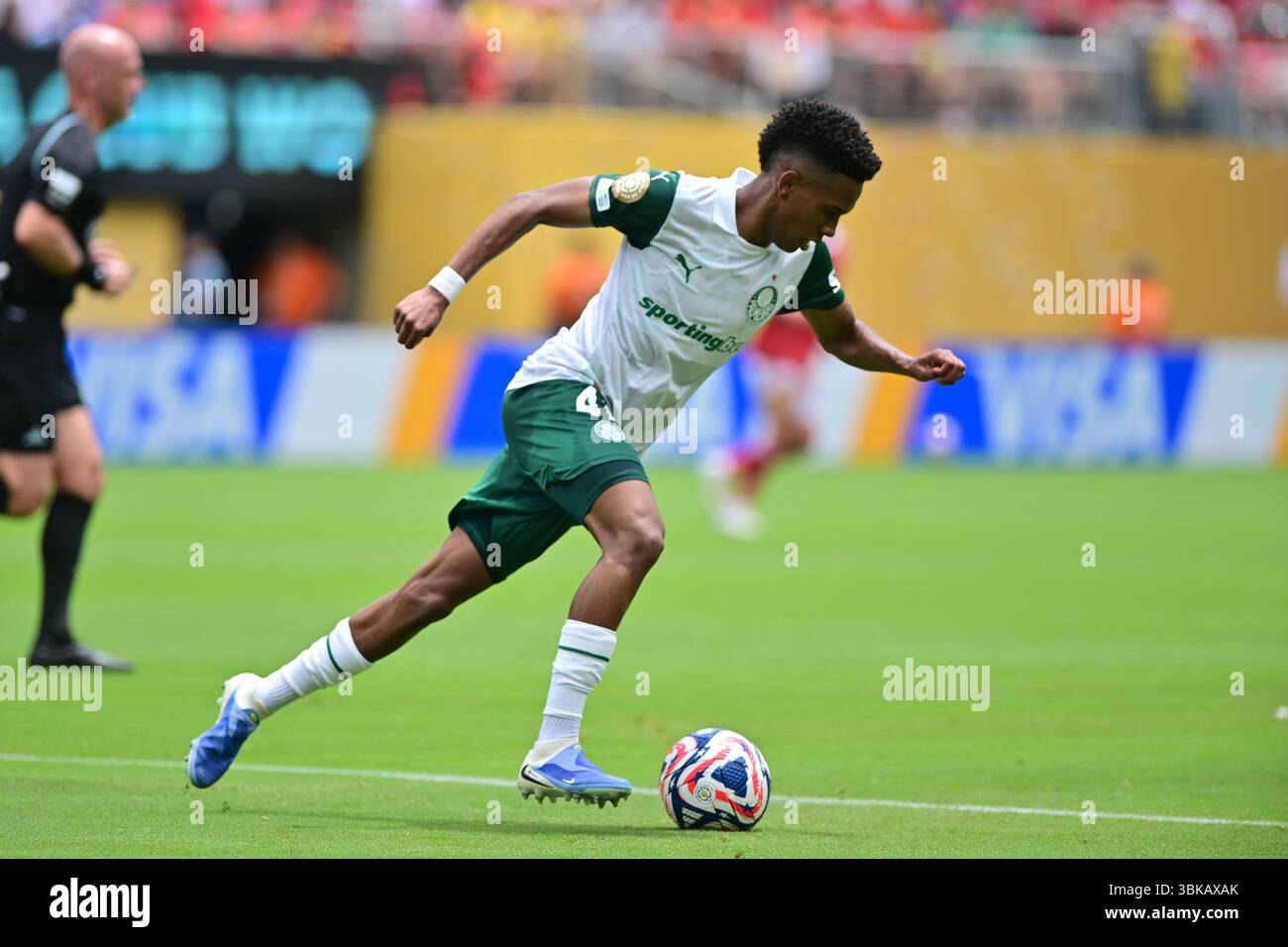 NEW YORK (NY), 06/19/2025 - CLUB WORLD CUP/PALMEIRAS X AL-ALHY(EGY) - Estevão da Palmeiras , durante la partita tra PALMEIRAS X AL-ALHY(EGY), valida per il secondo turno della fase a gironi della Coppa del mondo FIFA Club 2025, tenutasi al MetLife Stadium, New Jersey, il giorno 19. (Foto: Eduardo Carmim/Alamy Live News) Foto Stock