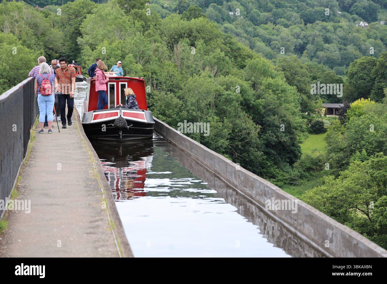 Attraversamento in barca del canale dell'acquedotto Pontcysyllte Foto Stock