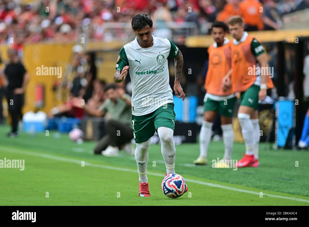 NEW YORK (NY), 06/19/2025 - CLUB WORLD CUP/PALMEIRAS X AL-ALHY(EGY) - Facundo Torres di Palmeiras, durante la partita tra PALMEIRAS X AL-ALHY (EGY), valida per il secondo turno della fase a gironi della Coppa del mondo per club FIFA 2025, tenutasi presso il MetLife Stadium, in New Jersey, il giorno 19. (Foto: Eduardo Carmim/Alamy Live News) Foto Stock