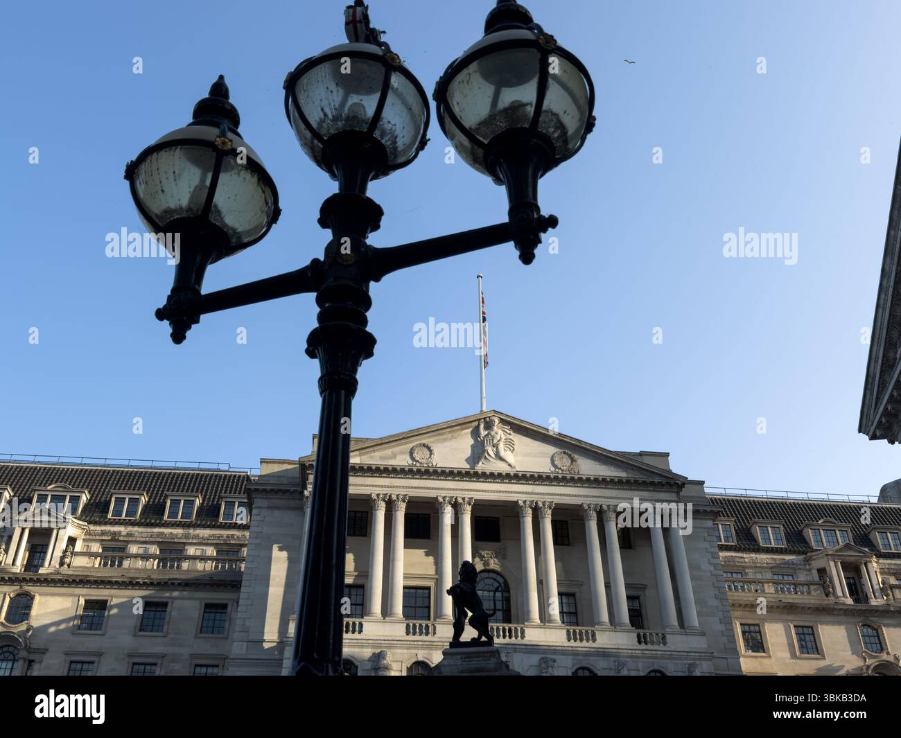 Londra, Regno Unito – 19 giugno 2025: Il Comitato di politica monetaria (MPC) della Banca d’Inghilterra vota 6-3 per mantenere i tassi di interesse al 4,25% nella riunione del giugno 2025. Crediti: Xiu Bao/Alamy Live News. Foto Stock