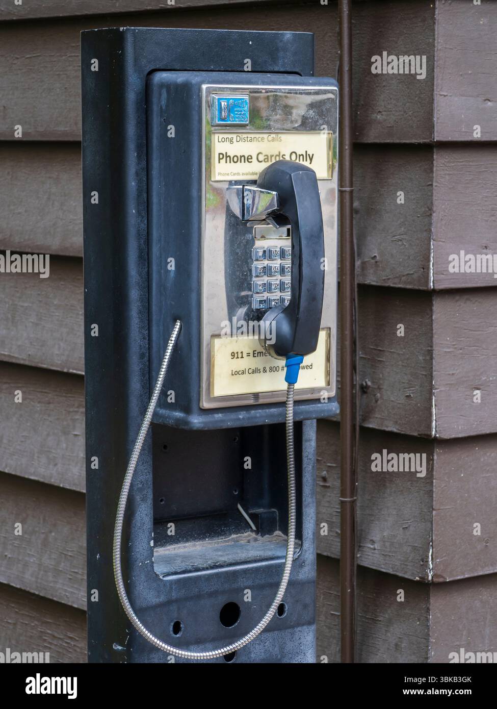 Telefono a pagamento, Lake McDonald Camp Store, Glacier National Park, Montana. Foto Stock