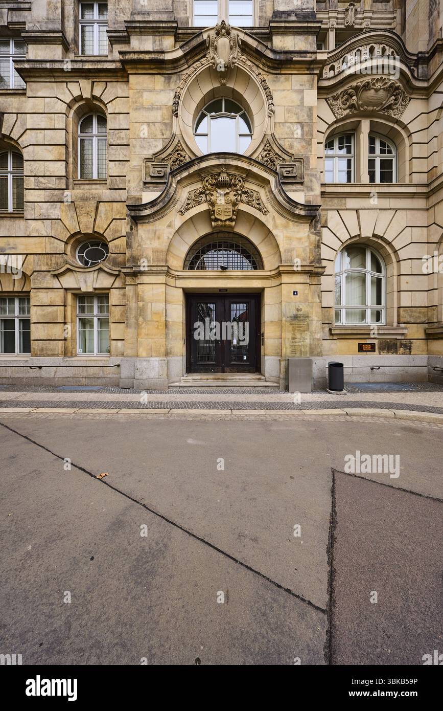 Ufficio dell'ordine pubblico, edificio in pietra arenaria, ispettore dell'edificio cittadino Wilhelm Berner, stile architettonico neo-barocco, centro storico, facciata, finestra, ingresso Foto Stock