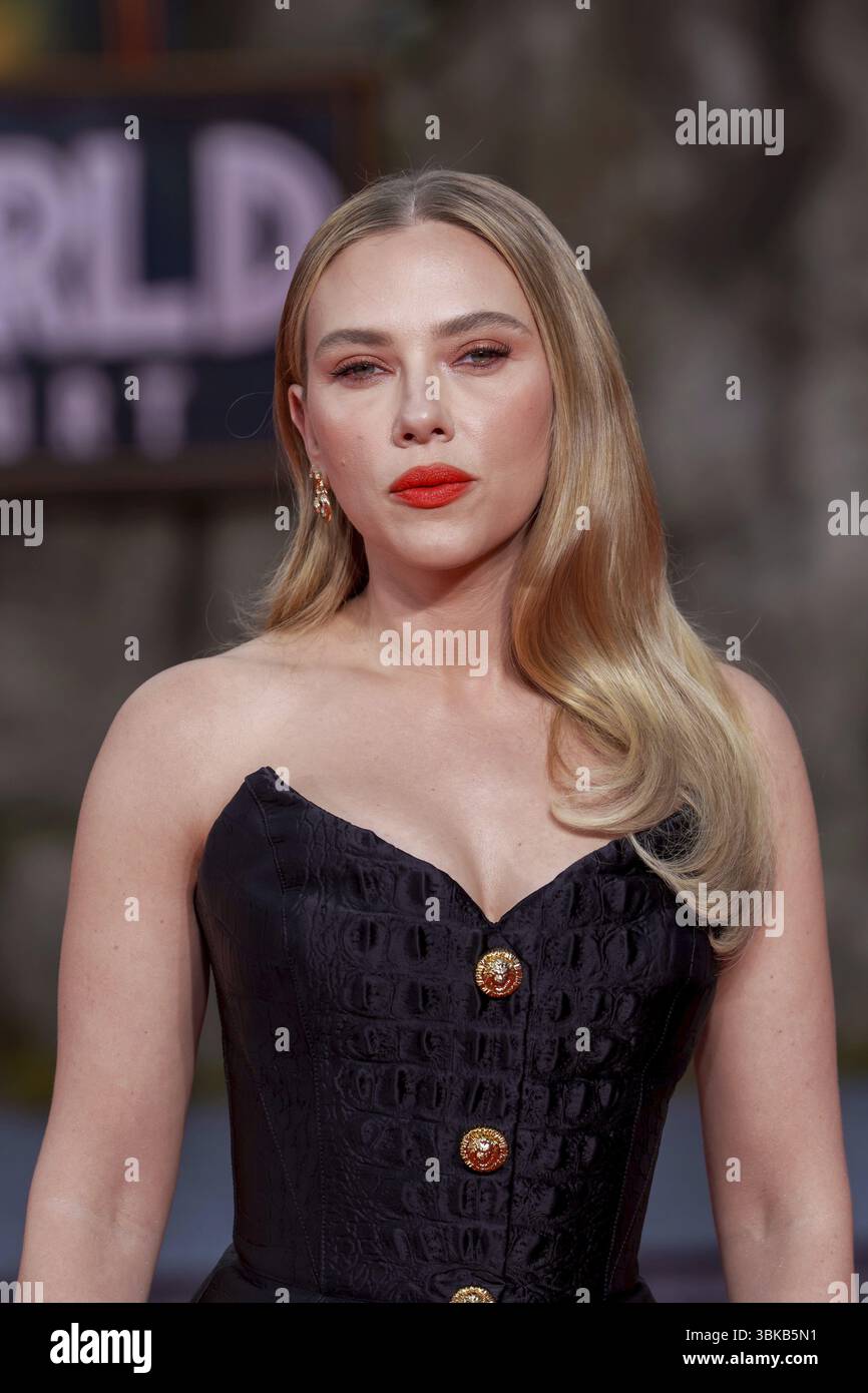 Scarlett Johansson alla prima tedesca del film d'avventura Jurassic World, la rinascita allo Zoo Palast di Berlino il 18 giugno 2025 Foto Stock