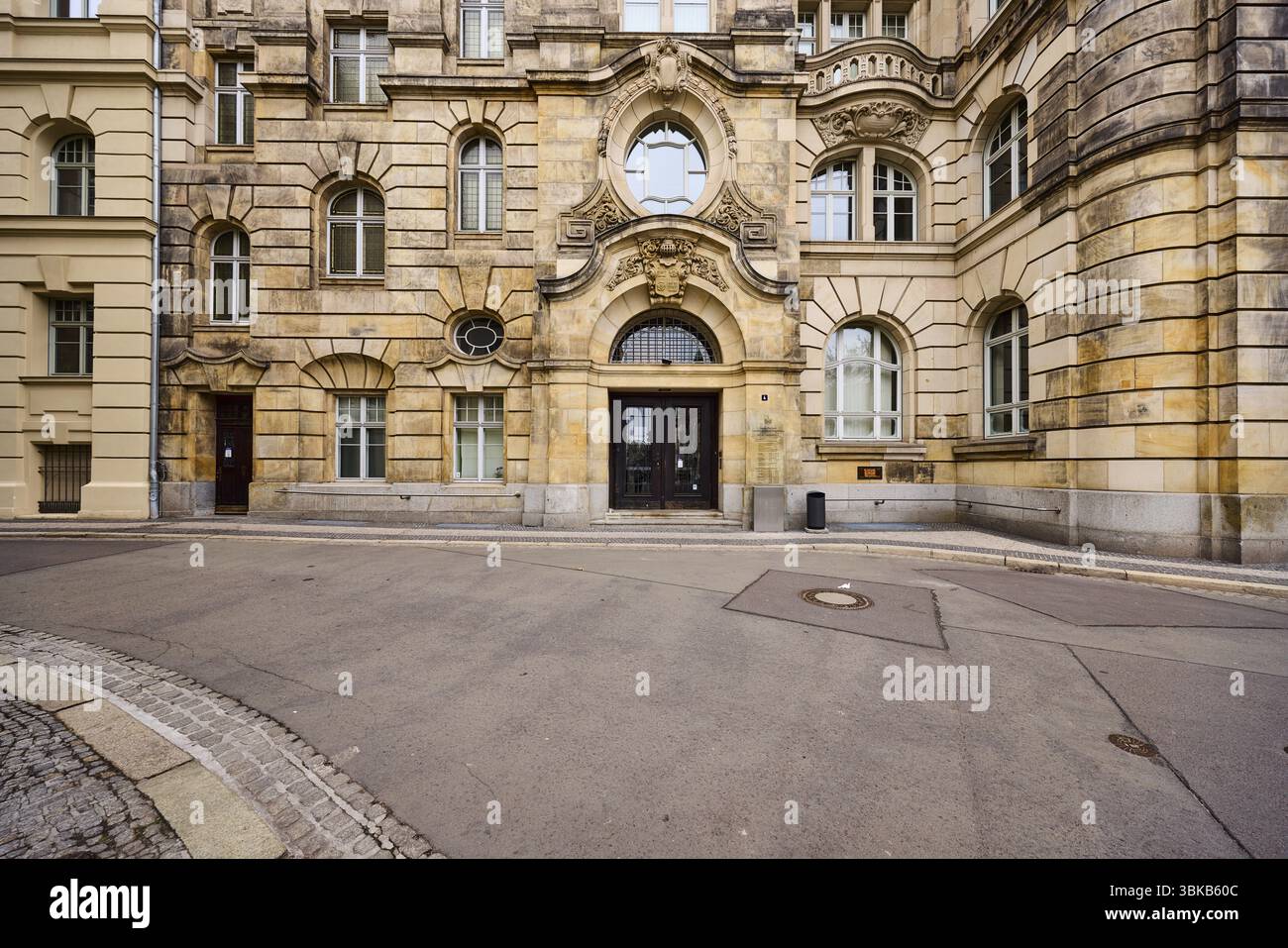 Ufficio dell'ordine pubblico, edificio in pietra arenaria, ispettore dell'edificio cittadino Wilhelm Berner, stile architettonico neo-barocco, centro storico, facciata, finestra, ingresso Foto Stock