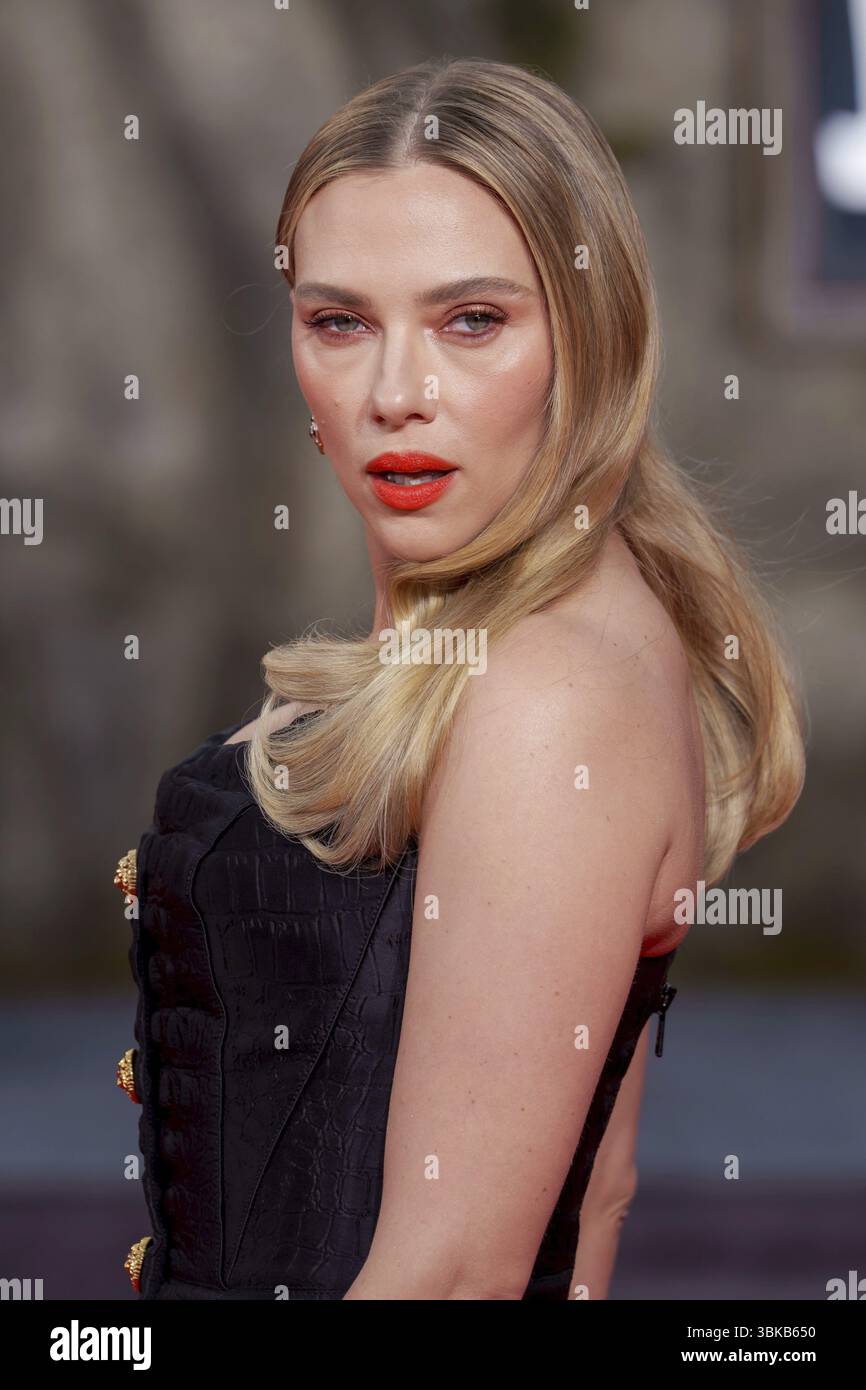 Scarlett Johansson alla prima tedesca del film d'avventura Jurassic World, la rinascita allo Zoo Palast di Berlino il 18 giugno 2025 Foto Stock