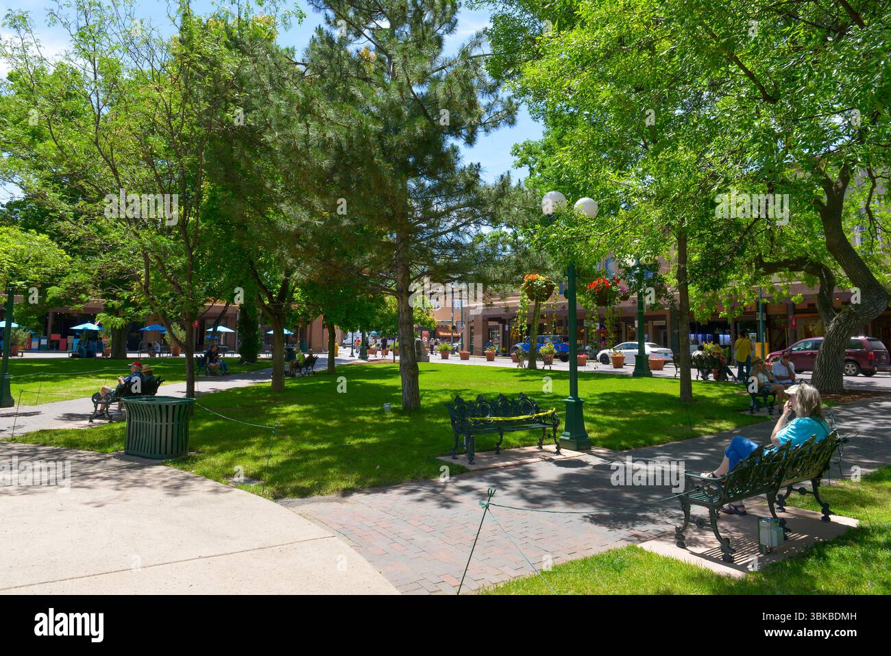 Il Santa Fe Plaza nel centro di Santa Fe, New Mexico, nello stile delle tradizionali città coloniali ispano-americane. Foto Stock