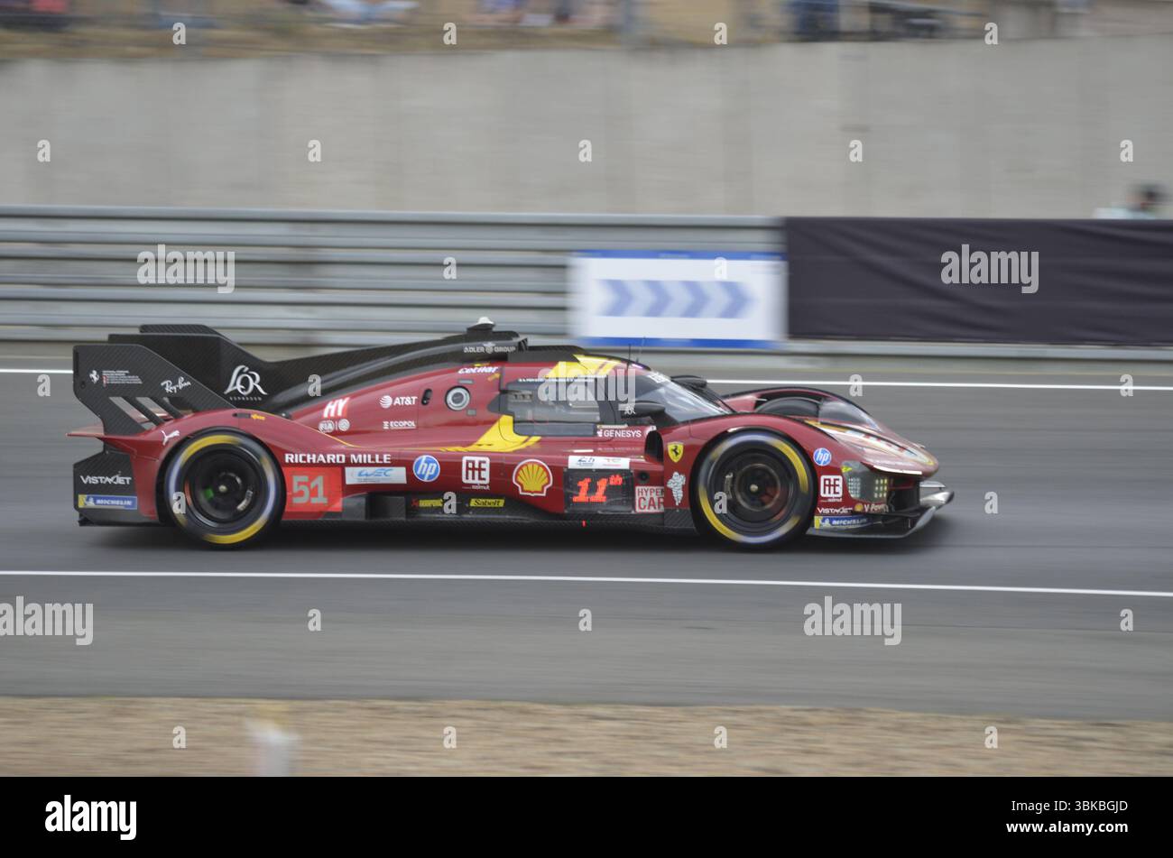 Ferrari AF Corse è entrata nella Ferrari F499P Hypercar di Antonio fuoco, Miguel Molina, Nicklas Nielsen esce dalla Essess alla 24 ore di le Mans 2025 Foto Stock