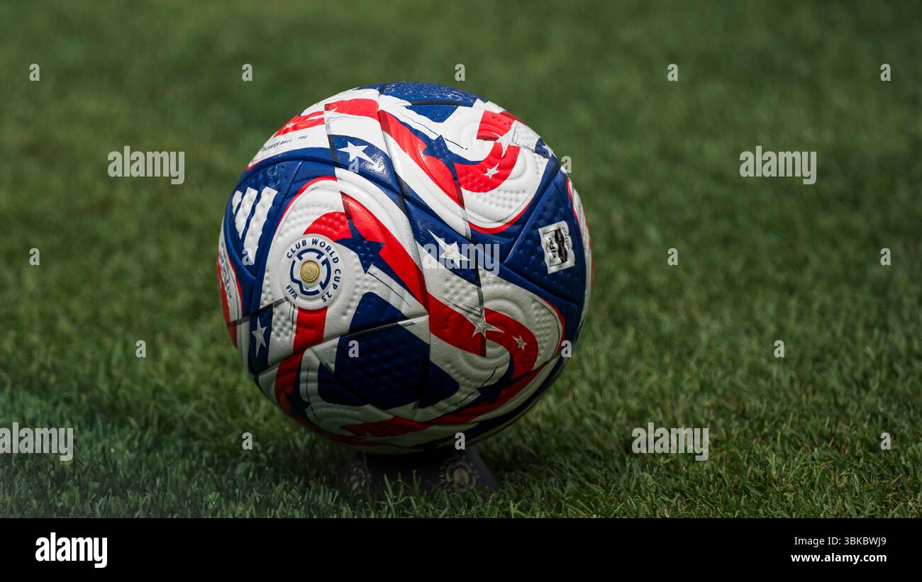 Viene visualizzato il pallone ufficiale della Coppa del mondo per club FIFA Adidas Foto Stock