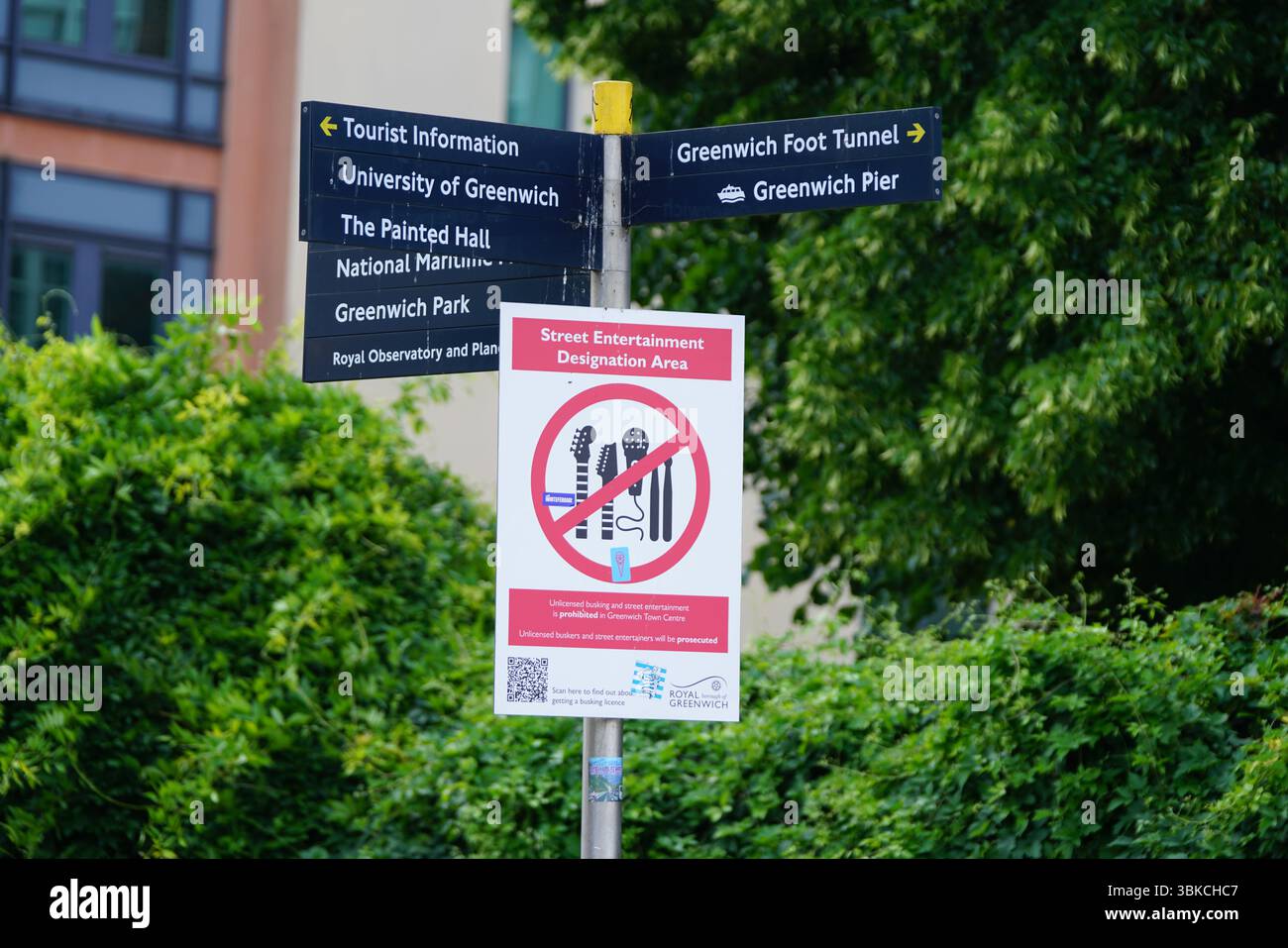 Indicazioni e regolamenti direzionali a Greenwich, Londra. Greenwich, Londra, Inghilterra Foto Stock