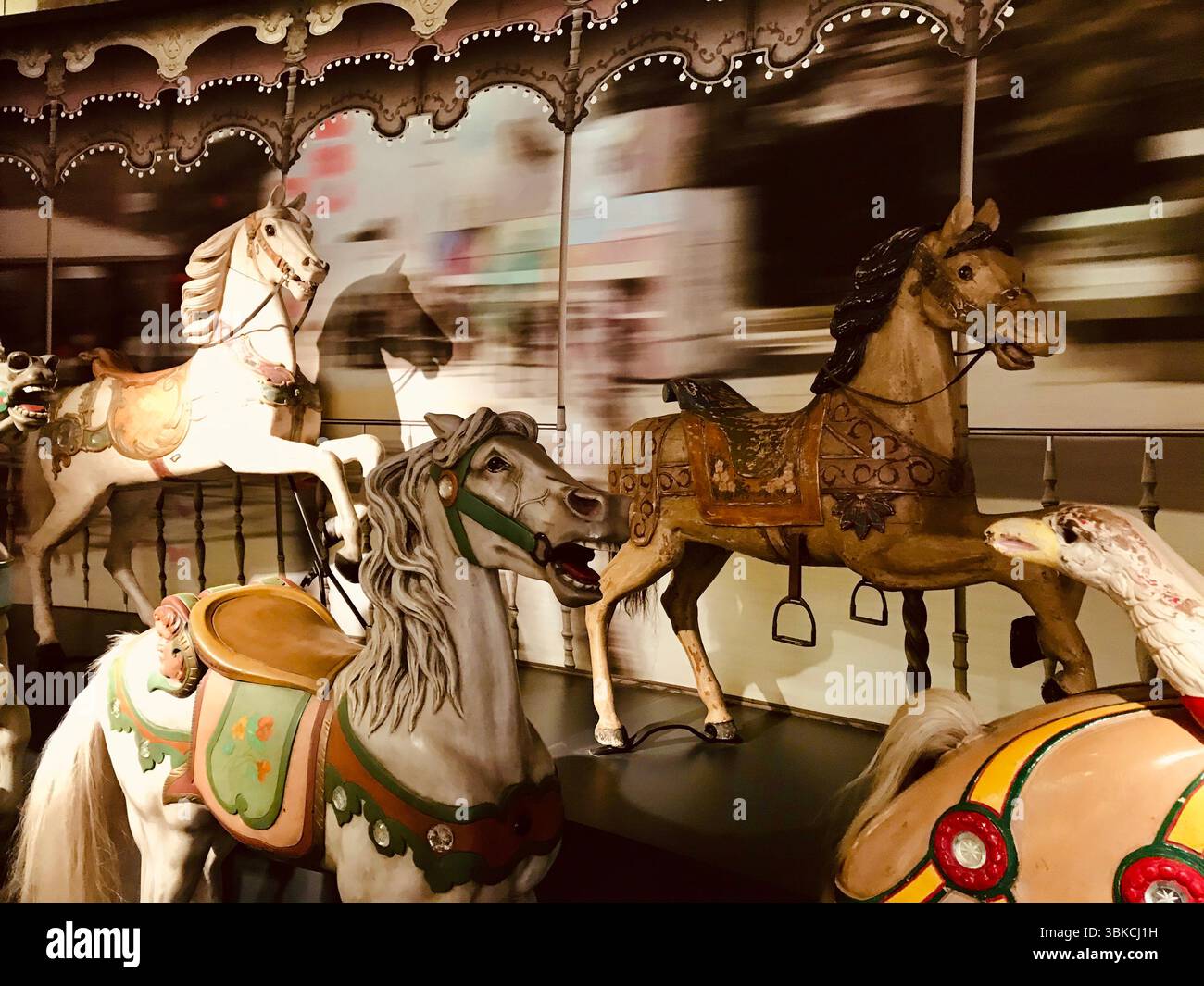 Antichi cavalli da carosello, Chantilly, Francia Foto Stock