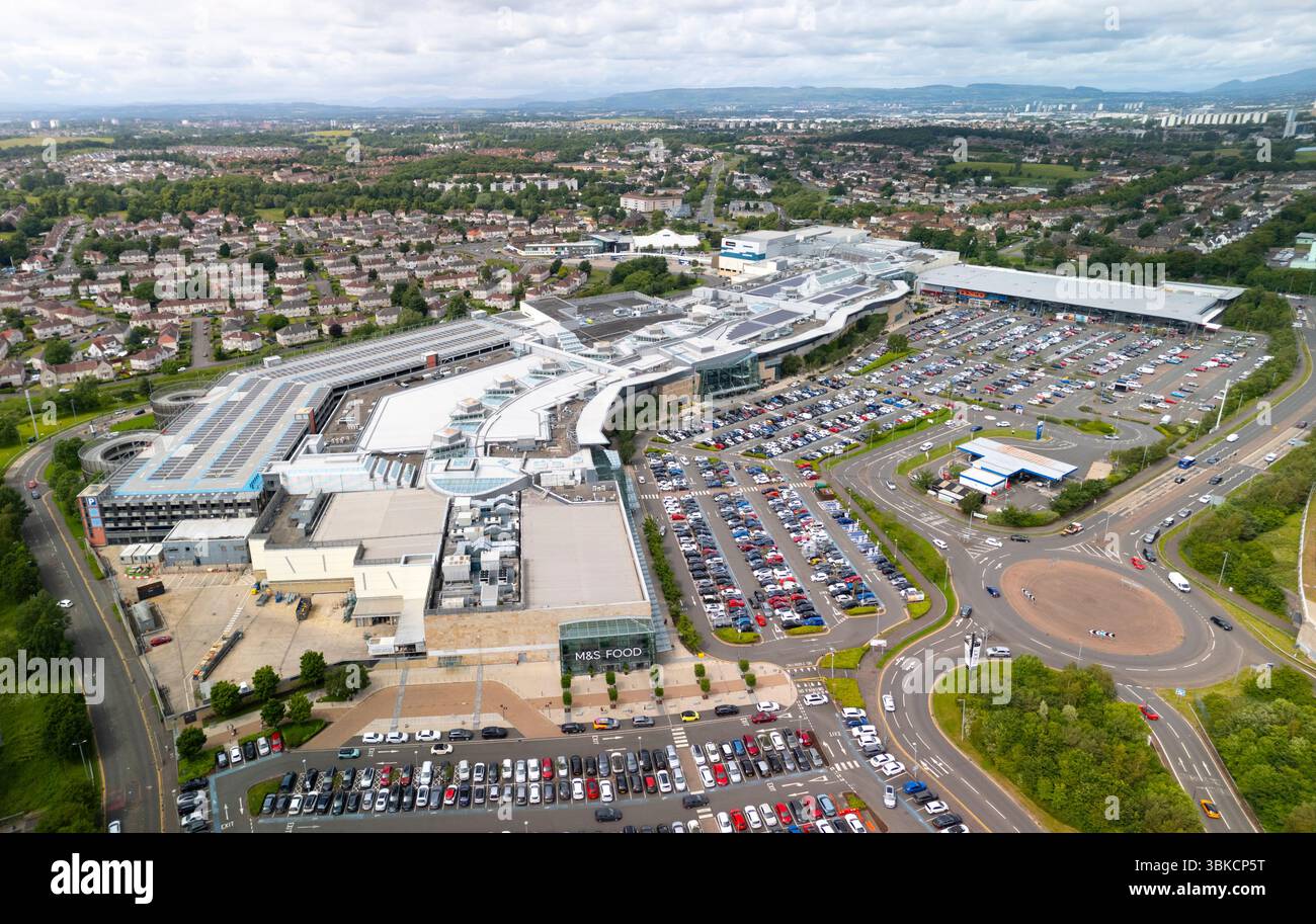 Vista aerea del centro commerciale Silverburn a Pollok, Glasgow, Scozia, Regno Unito Foto Stock Vista aerea del centro commerciale Silverburn a Pollok, Glasgow, Scozia, Regno Unito Foto Stock