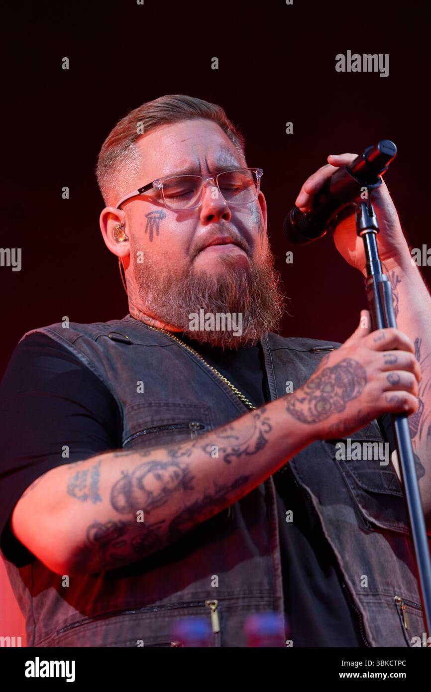 Rag and Bone Man TK Max presenta Live al Lincoln Castle giovedì 19 giugno 2025 Credit: Phil Crow/Alamy Live News Foto Stock