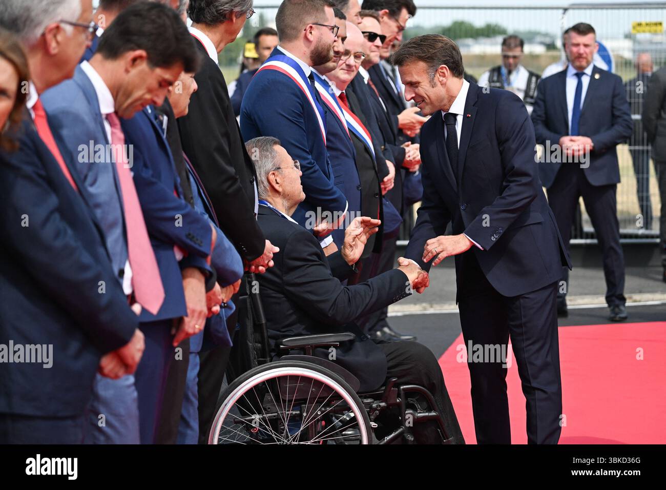 Le Bourget, Francia. 20 giugno 2025. Il 20 giugno 2025, il presidente Emmanuel Macron ha partecipato alla 55a edizione dell'International Paris Air Show (Salon International de l'aéronautique et de l'espace - SIAE) tenutasi presso l'aeroporto Paris-le Bourget, a nord di Parigi. Foto di Jeanne Accorsini/Pool/ABACAPRESS.COM credito: Abaca Press/Alamy Live News Foto Stock