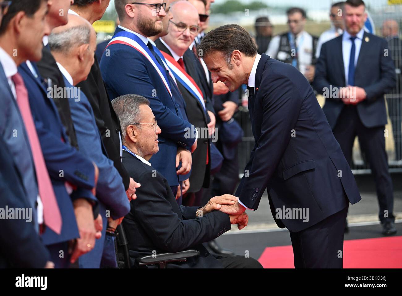 Le Bourget, Francia. 20 giugno 2025. Il 20 giugno 2025, il presidente Emmanuel Macron ha partecipato alla 55a edizione dell'International Paris Air Show (Salon International de l'aéronautique et de l'espace - SIAE) tenutasi presso l'aeroporto Paris-le Bourget, a nord di Parigi. Foto di Jeanne Accorsini/Pool/ABACAPRESS.COM credito: Abaca Press/Alamy Live News Foto Stock