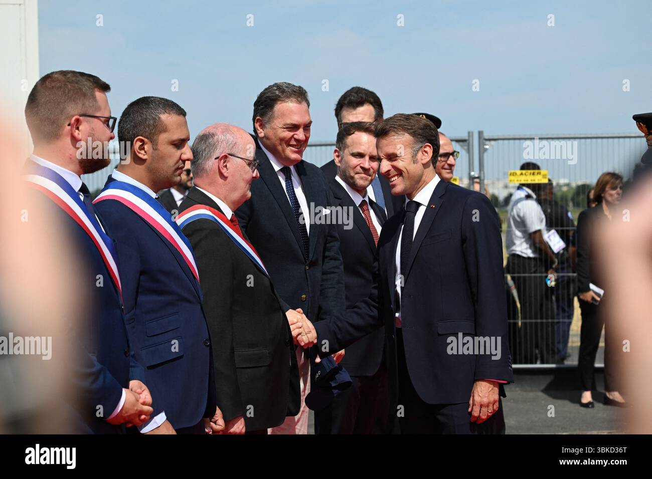 Le Bourget, Francia. 20 giugno 2025. Il 20 giugno 2025, il presidente Emmanuel Macron ha partecipato alla 55a edizione dell'International Paris Air Show (Salon International de l'aéronautique et de l'espace - SIAE) tenutasi presso l'aeroporto Paris-le Bourget, a nord di Parigi. Foto di Jeanne Accorsini/Pool/ABACAPRESS.COM credito: Abaca Press/Alamy Live News Foto Stock