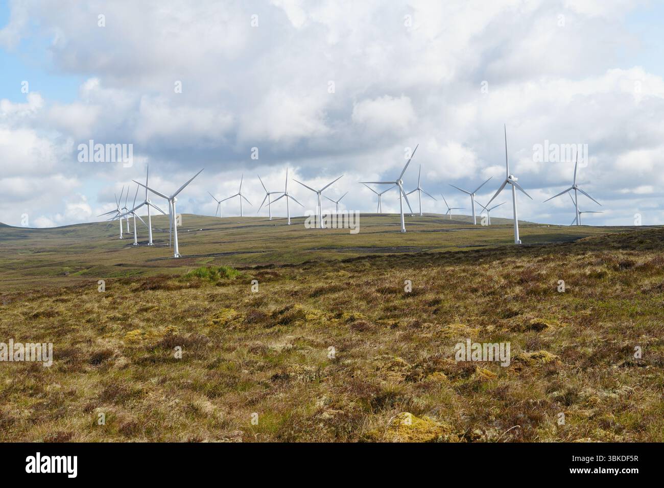 Creag Riabhach 22 parco eolico a turbina, tra Altanaharra e Lairg, Sutherland, Scozia settentrionale Foto Stock Creag Riabhach 22 parco eolico a turbina, tra Altanaharra e Lairg, Sutherland, Scozia settentrionale Foto Stock