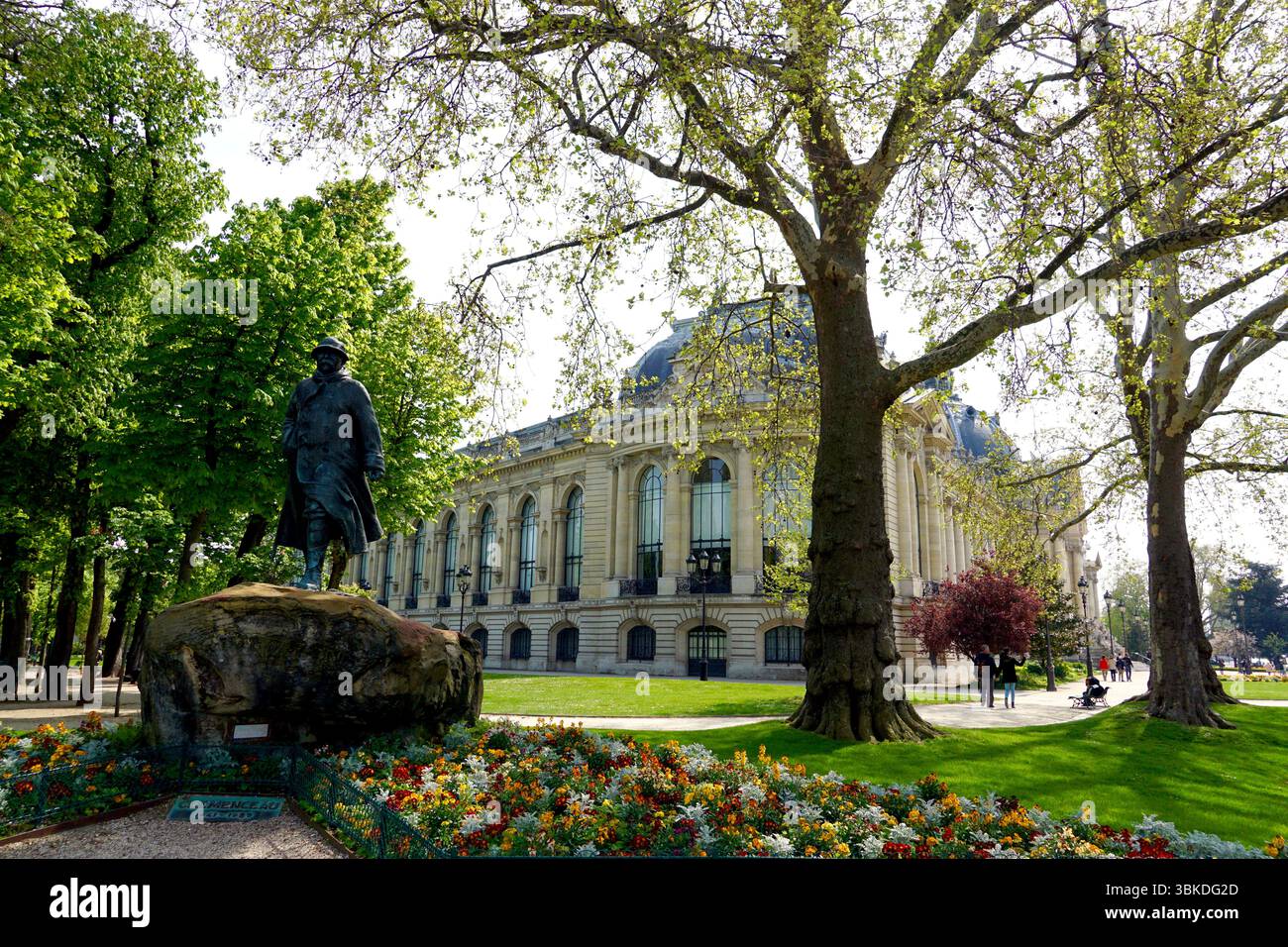 Questo museo d'arte era in precedenza il piccolo Palazzo, che ospita molte opere d'arte di valore. Foto Stock