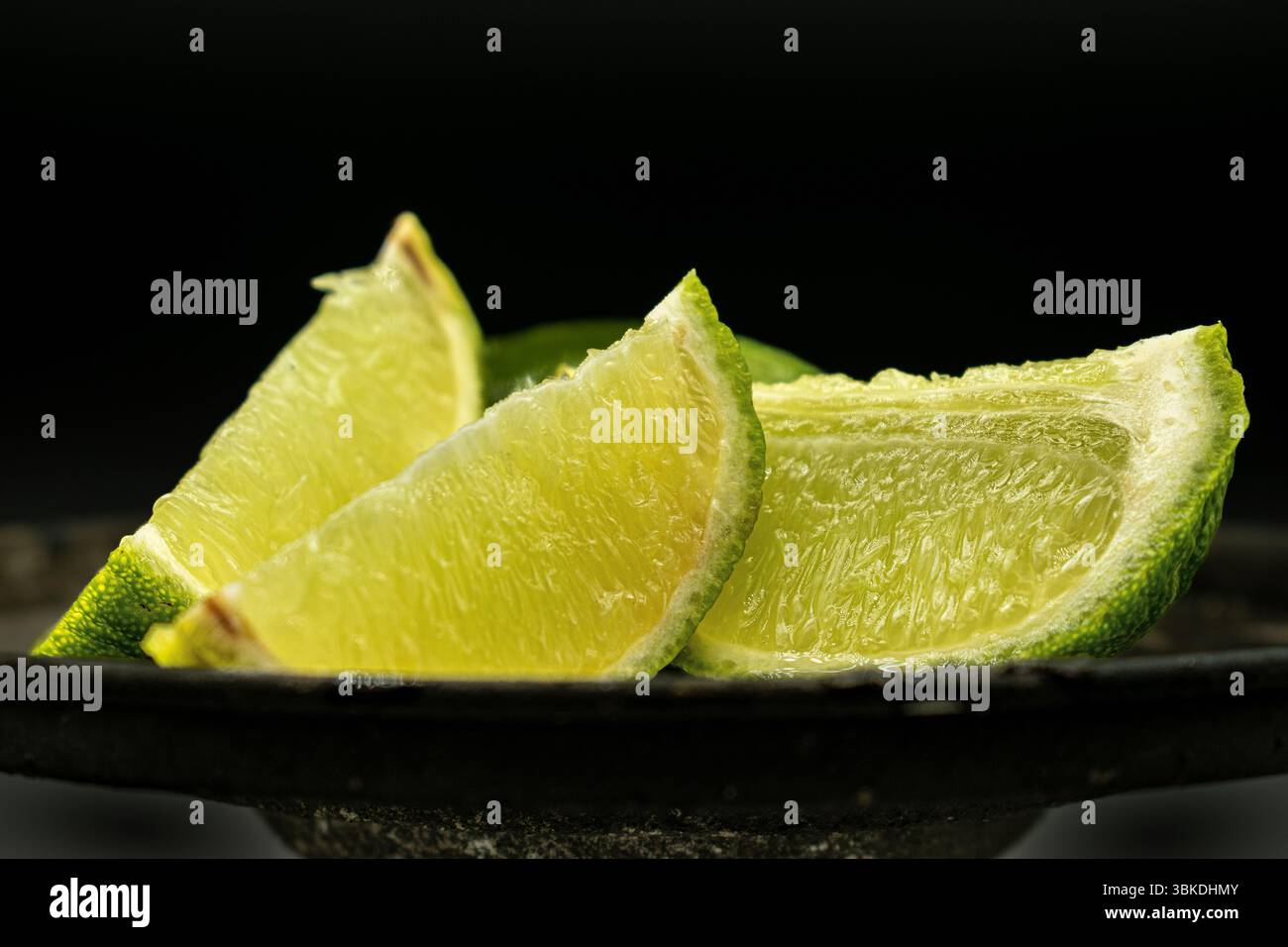 Fette di lime in posa per l'immagine Foto Stock