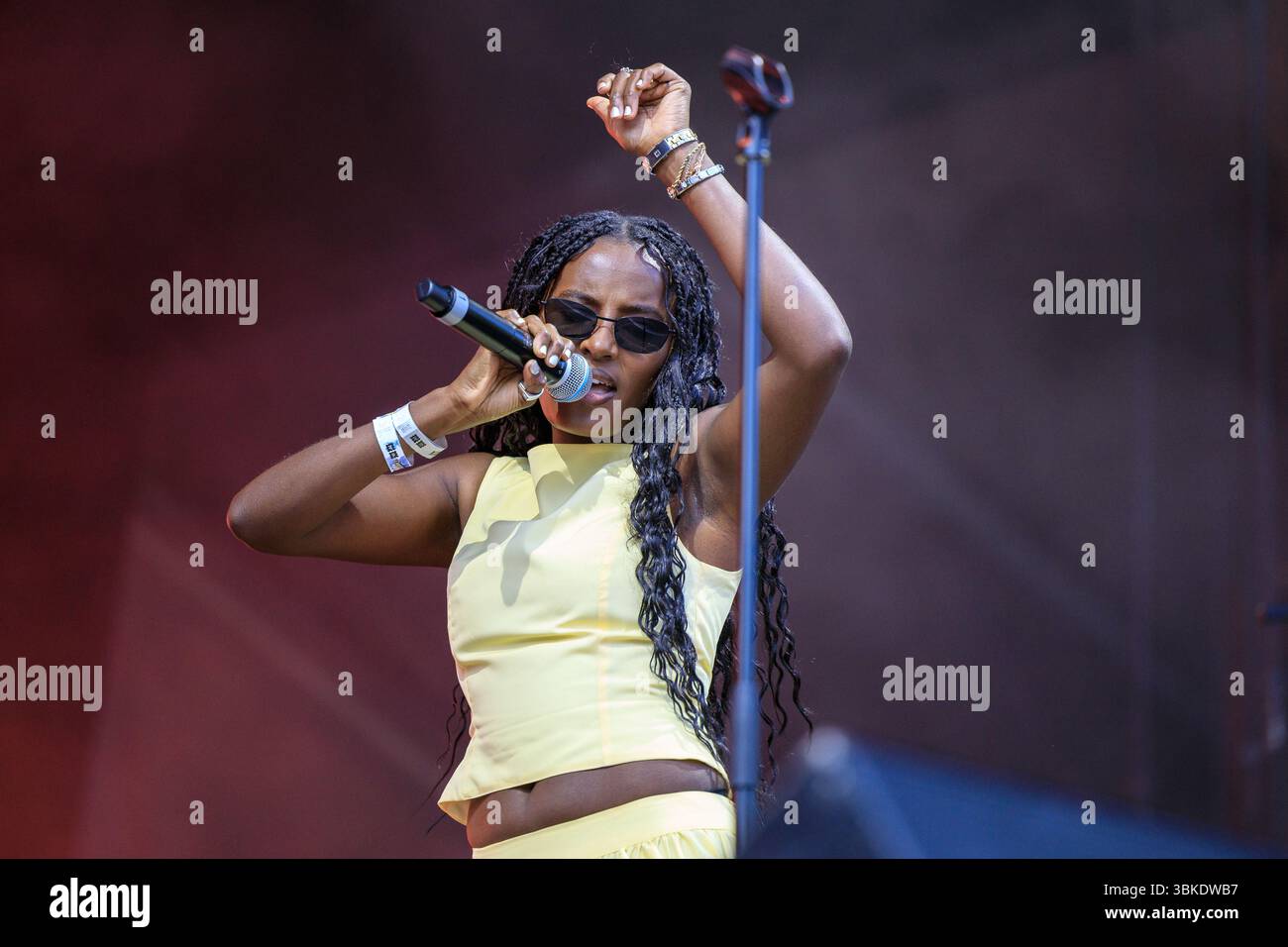 Oslo, Norvegia. 13 giugno 2025. La cantante norvegese ELIA esegue un concerto dal vivo durante il festival musicale norvegese Piknik i Parken 2025 a Oslo. Foto Stock